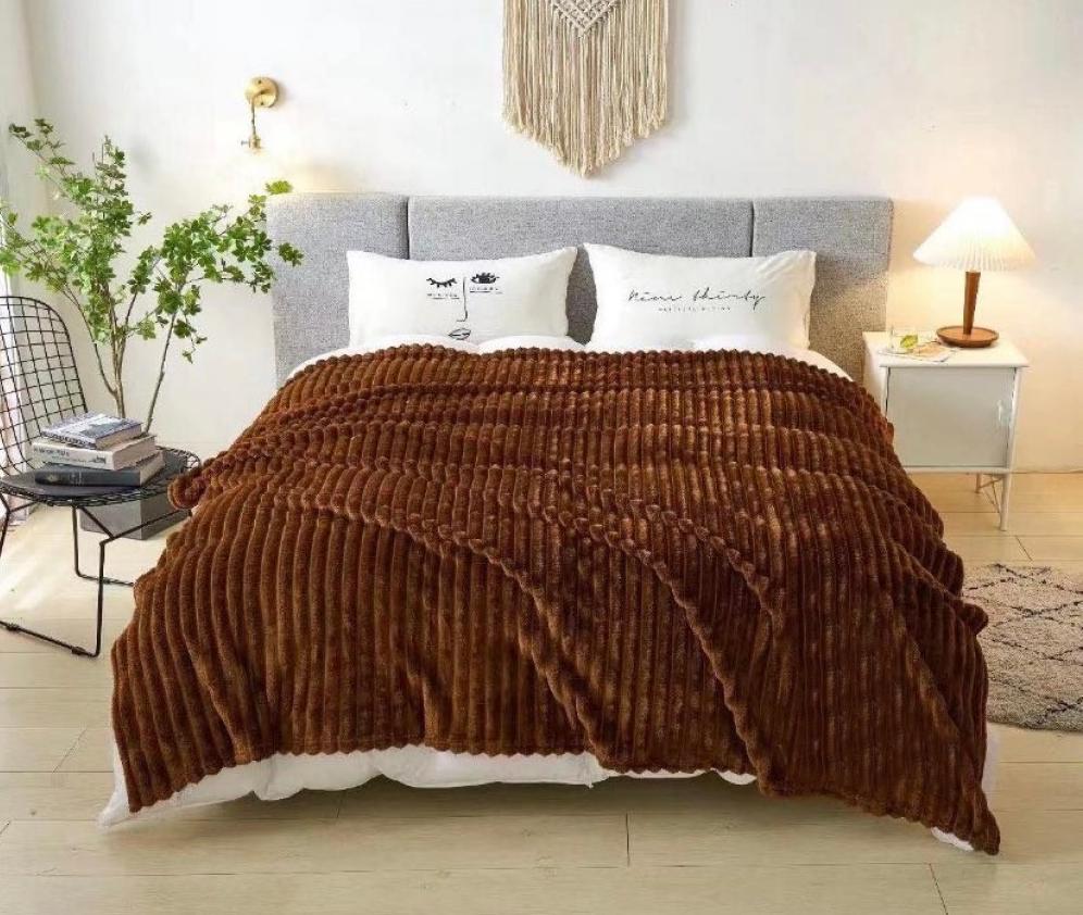 Плед-покрывало Koloco Велюр Шарпей 200x230 см Коричневый (16-167-1)