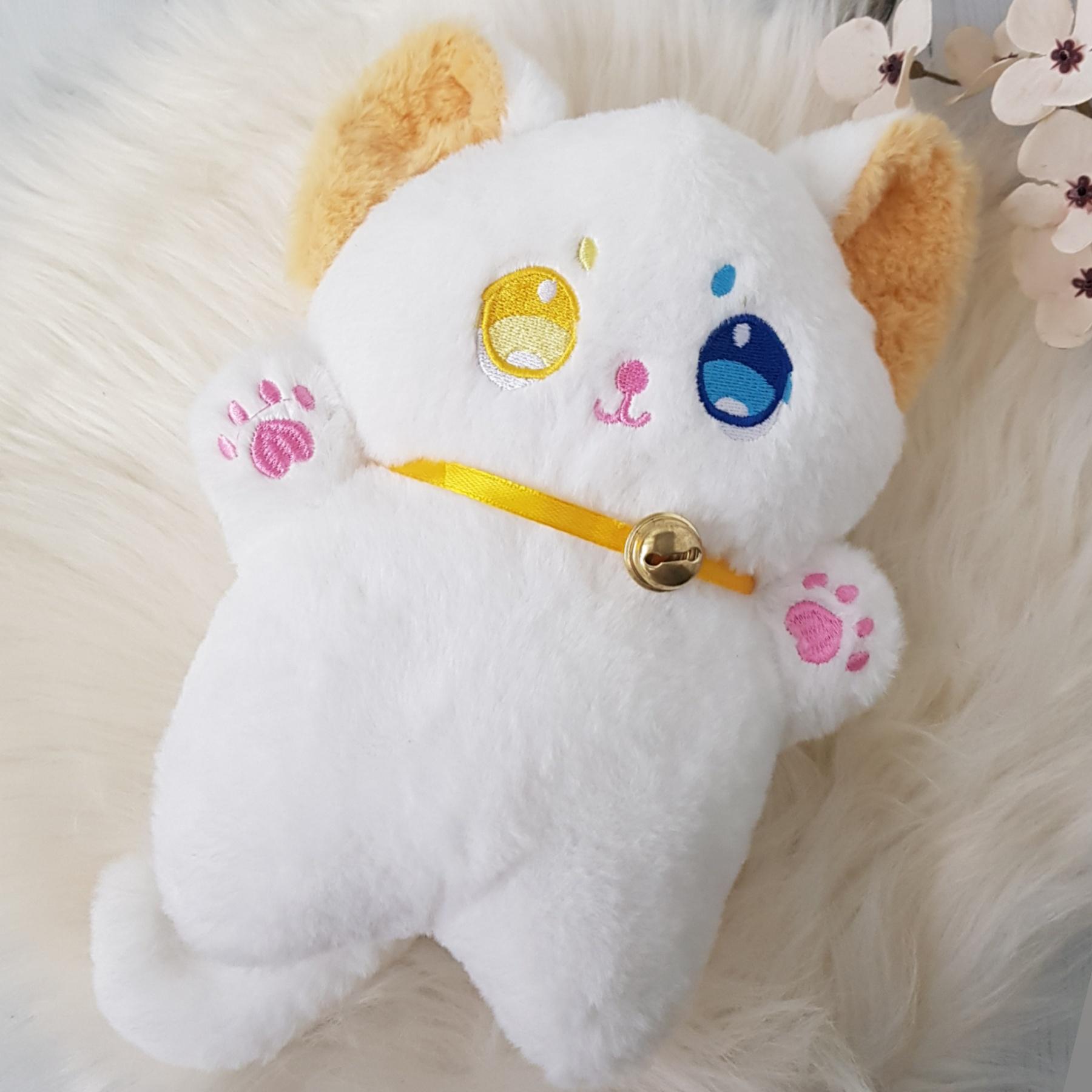 Мягкая игрушка Кот-патриот с голубовато-желтыми глазами 25 см Белый (2060596278)