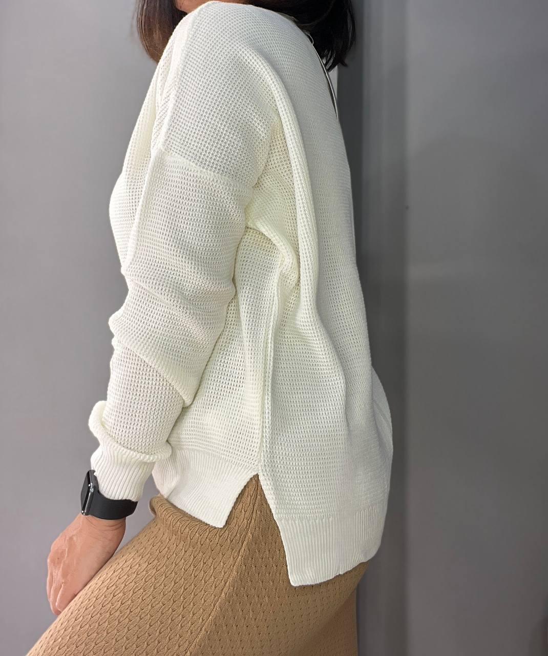 Светр жіночий MIX RAY 6183 тонкий вафельний розрізи по боках вільний крій OS Білий (1199) - фото 6