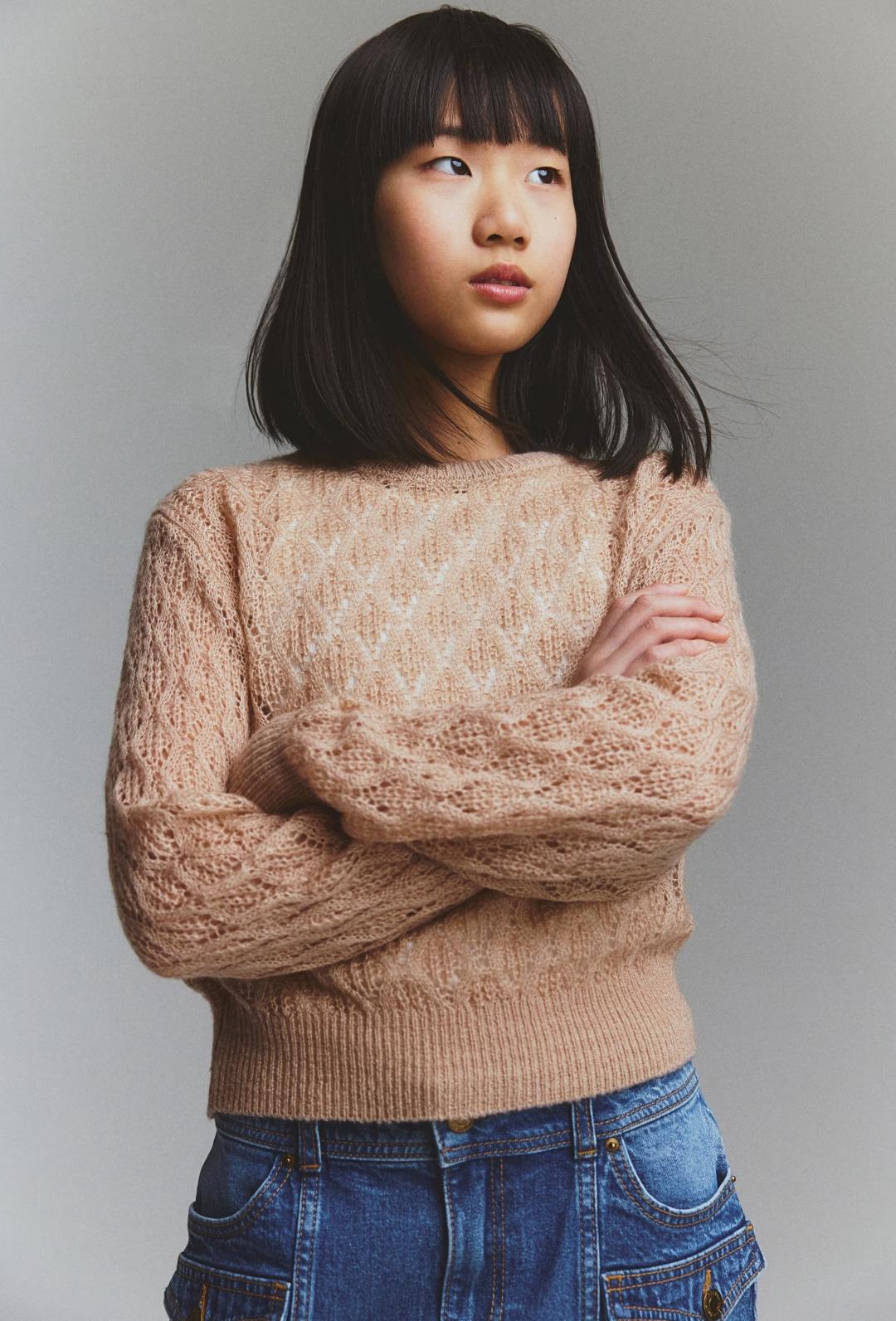 Светр дитячий для дівчинки ажурний H&M 134-140 см Бежевий (25072412A) - фото 3 Светр дитячий для дівчинки ажурний H&M 134-140 см Бежевий (25072412A) - фото 3