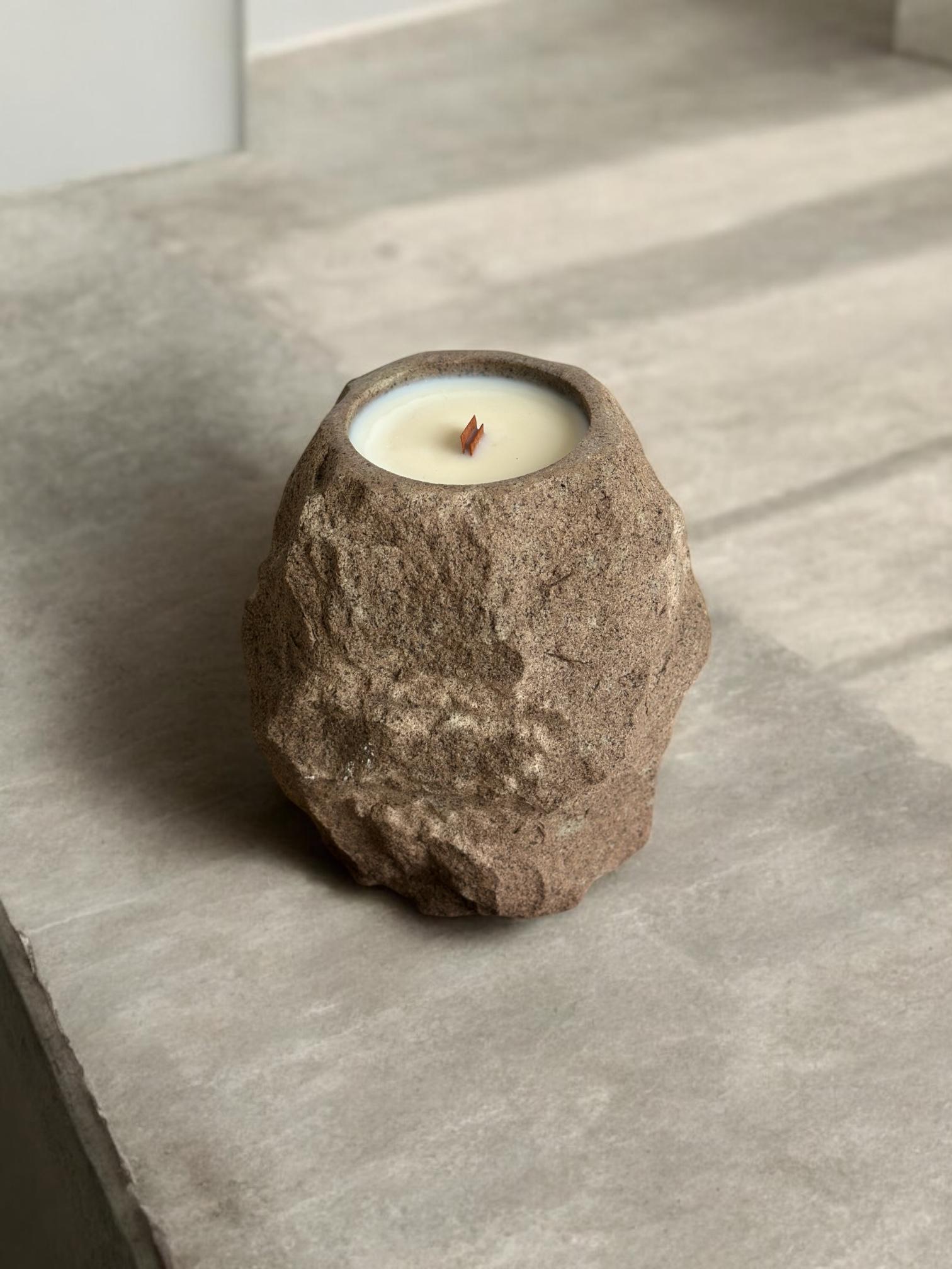 Аромасвечка в чаше из красного песчаника L