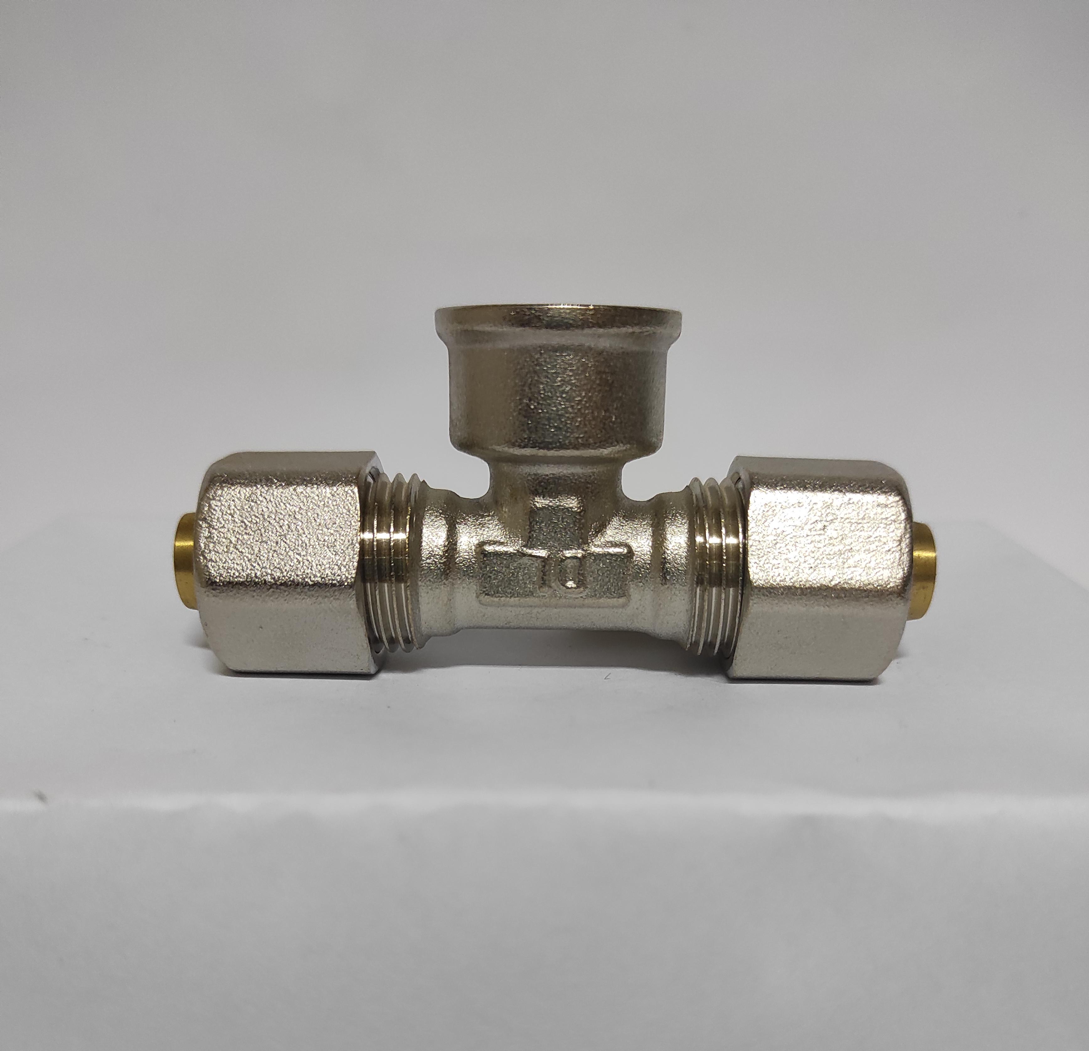 Трійник DL 20х3/4"х20 внутрішнє різьблення