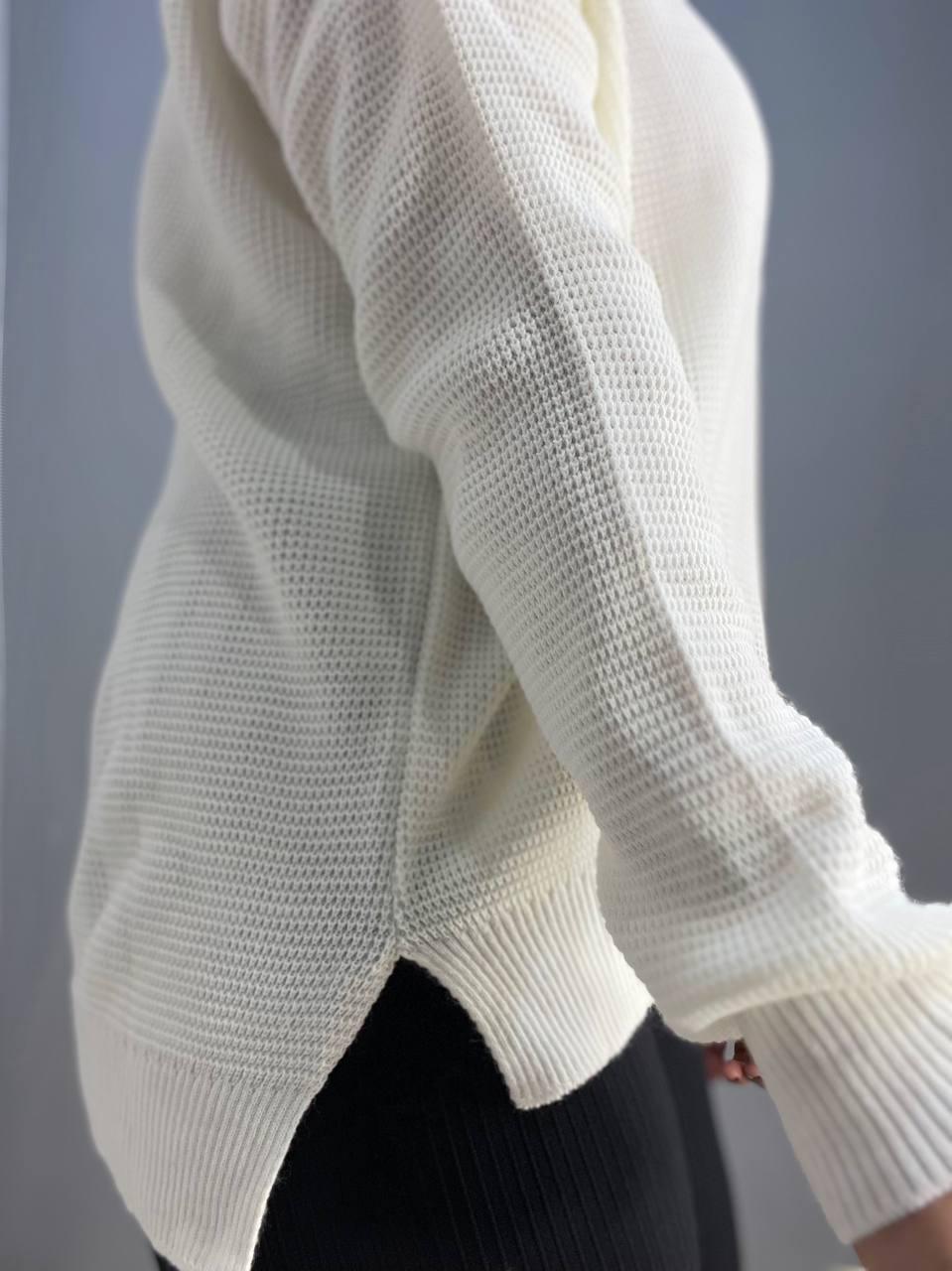 Светр жіночий MIX RAY 6183 тонкий вафельний розрізи по боках вільний крій OS Білий (1199) - фото 7