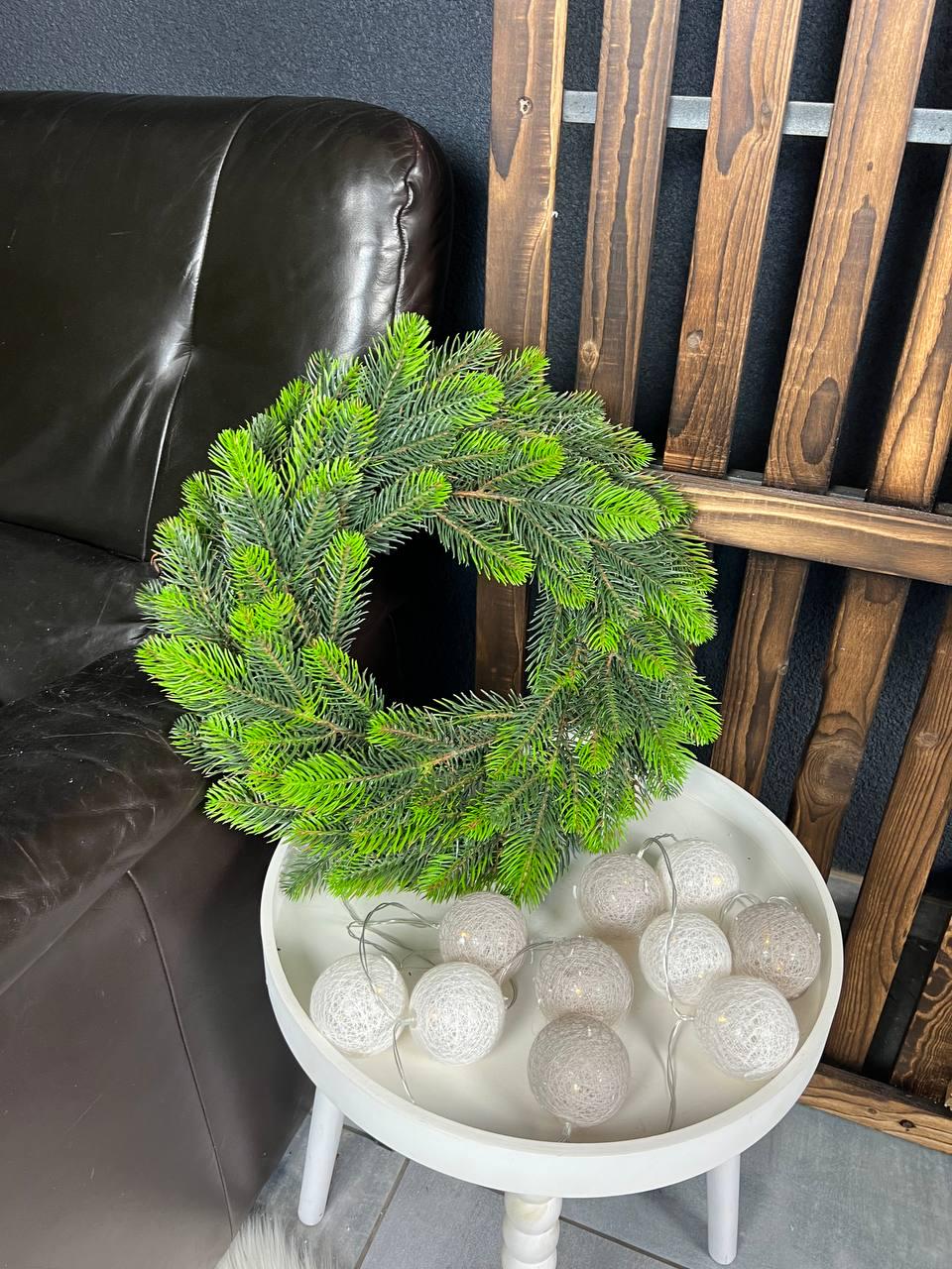 Новорічний вінок Роял зі штучної хвої з салатовими кінчиками 40 см Зелений (YA678611) - фото 2 Новорічний вінок Роял зі штучної хвої з салатовими кінчиками 40 см Зелений (YA678611) - фото 2