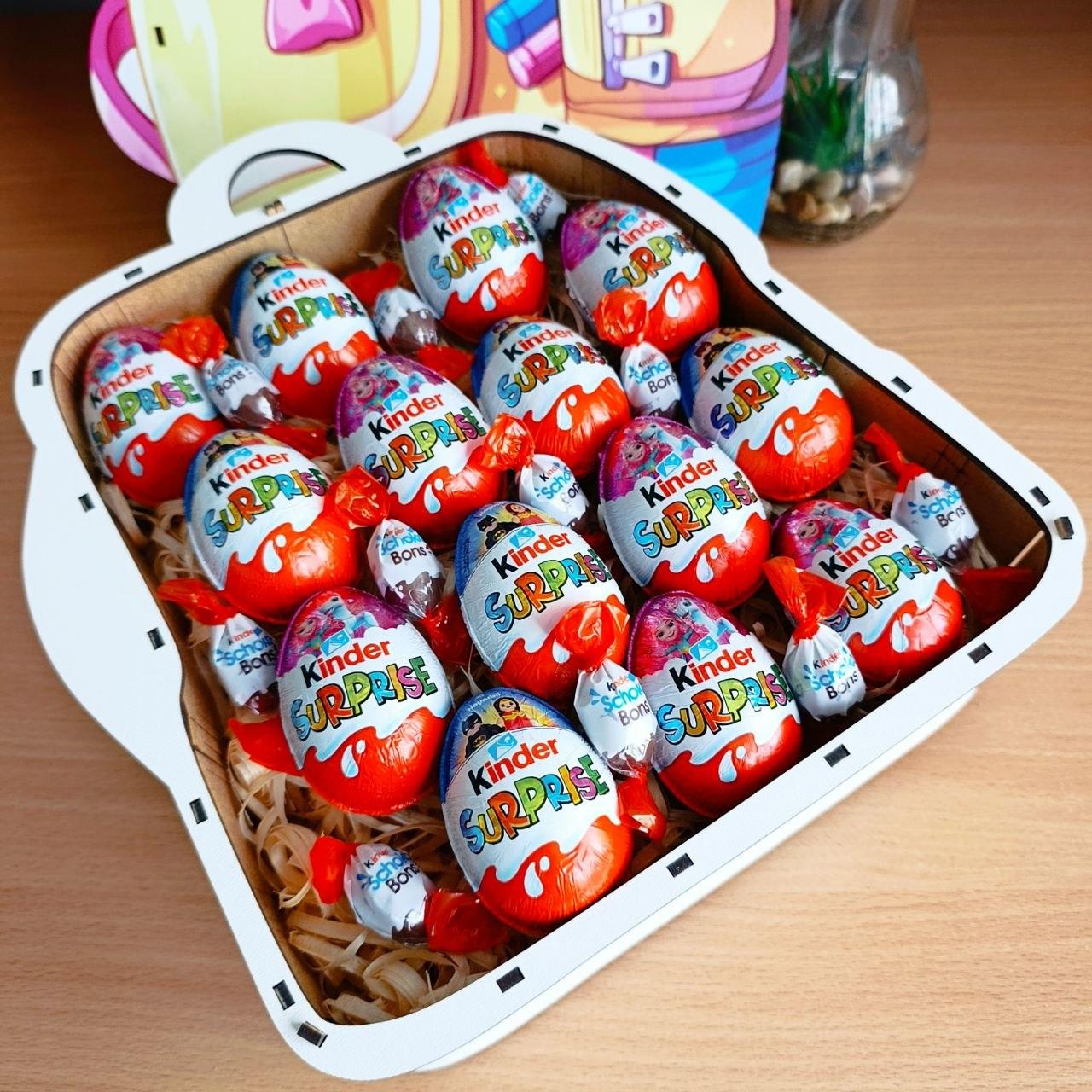 Набор сладостей Kinder Surprise в коробке-рюкзачке для ребенка на последний звонок (ar414-1)