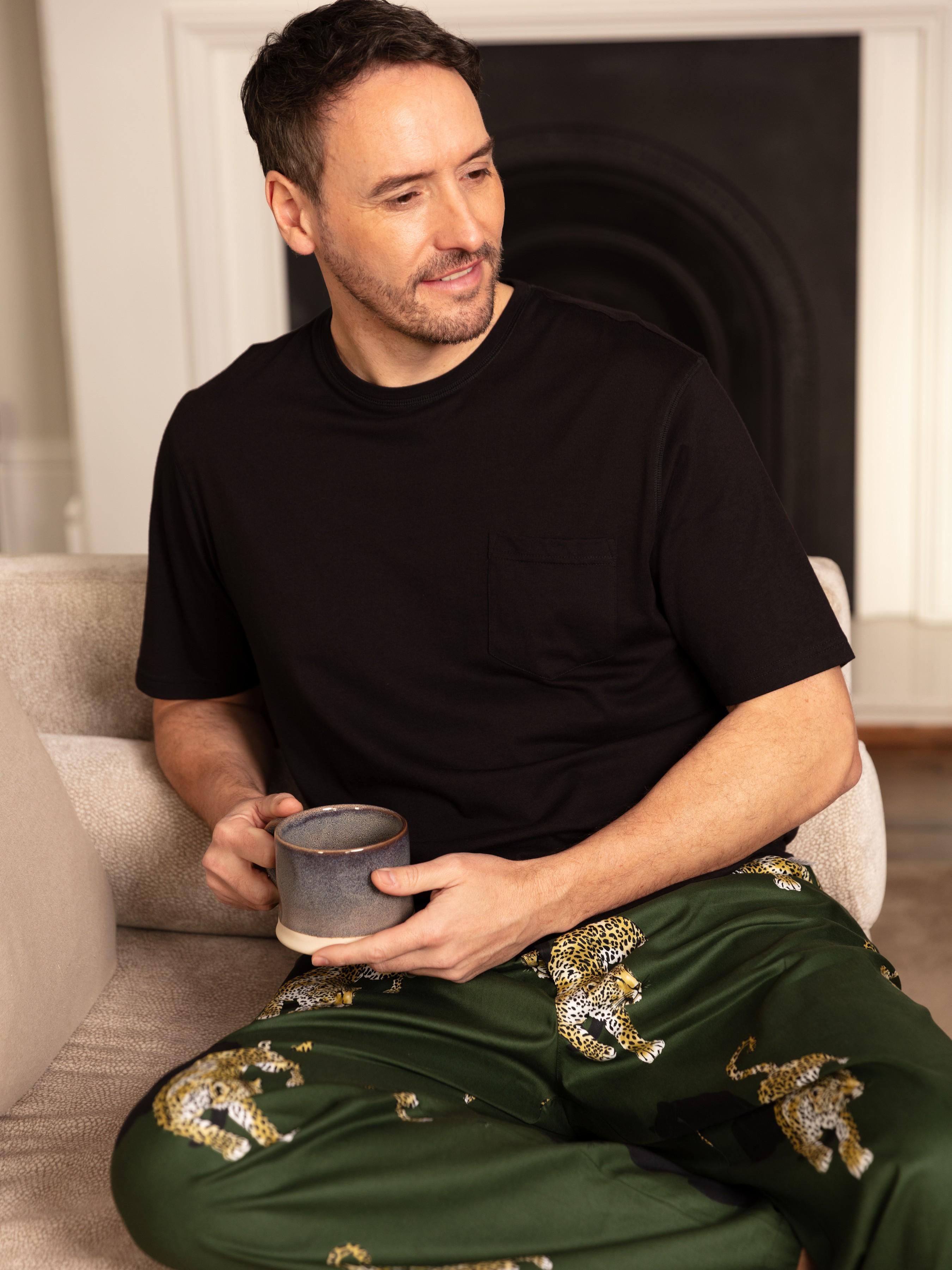 Пижама мужская CYBERJAMMIES с леопардовым принтом 3124-3122 M Оливково-черный (5051877617827) - фото 6 Пижама мужская CYBERJAMMIES с леопардовым принтом 3124-3122 M Оливково-черный (5051877617827) - фото 6