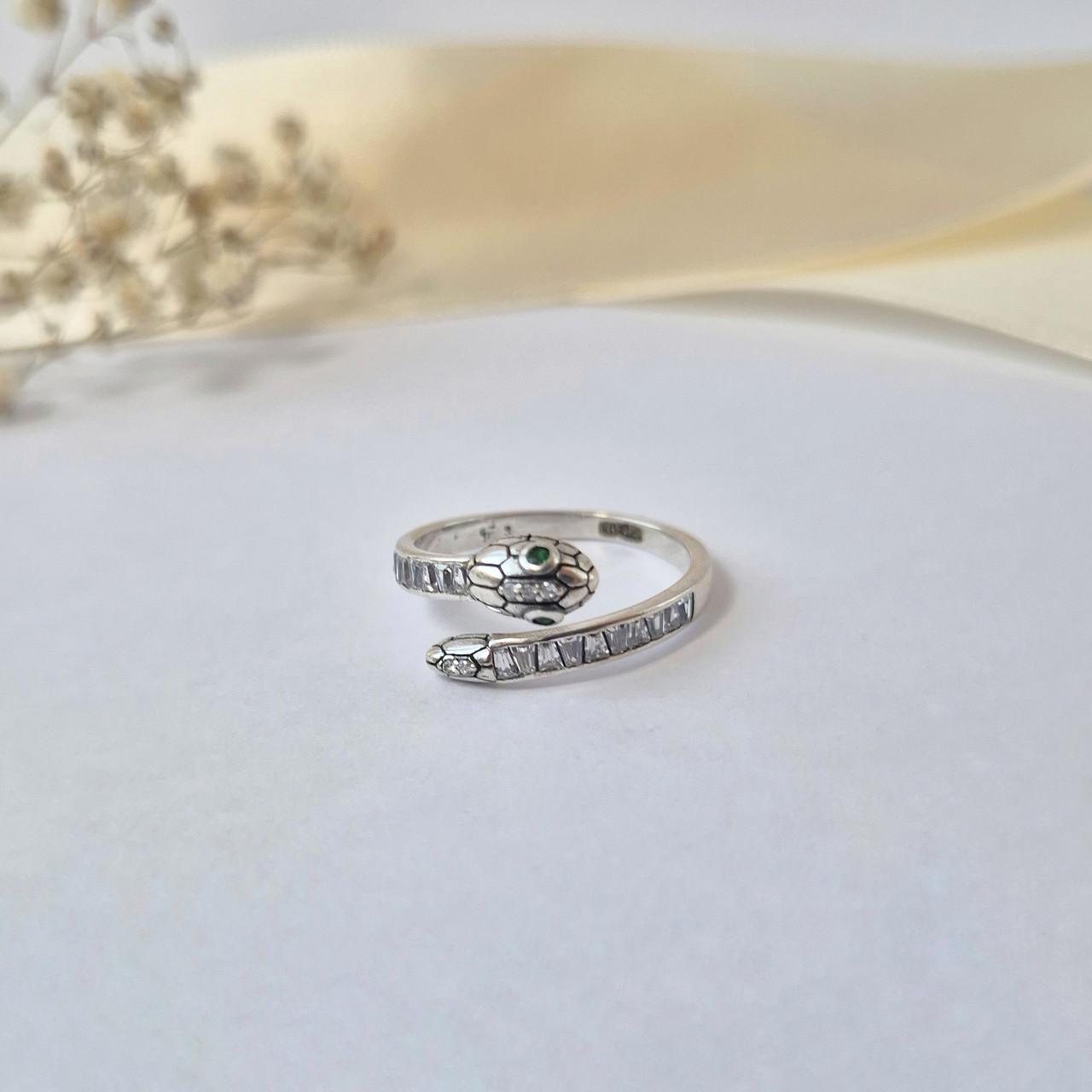 Кольцо змея с зелеными глазами серебро 925 пробы родированное 2,63 г р. 18,5 (6449р)