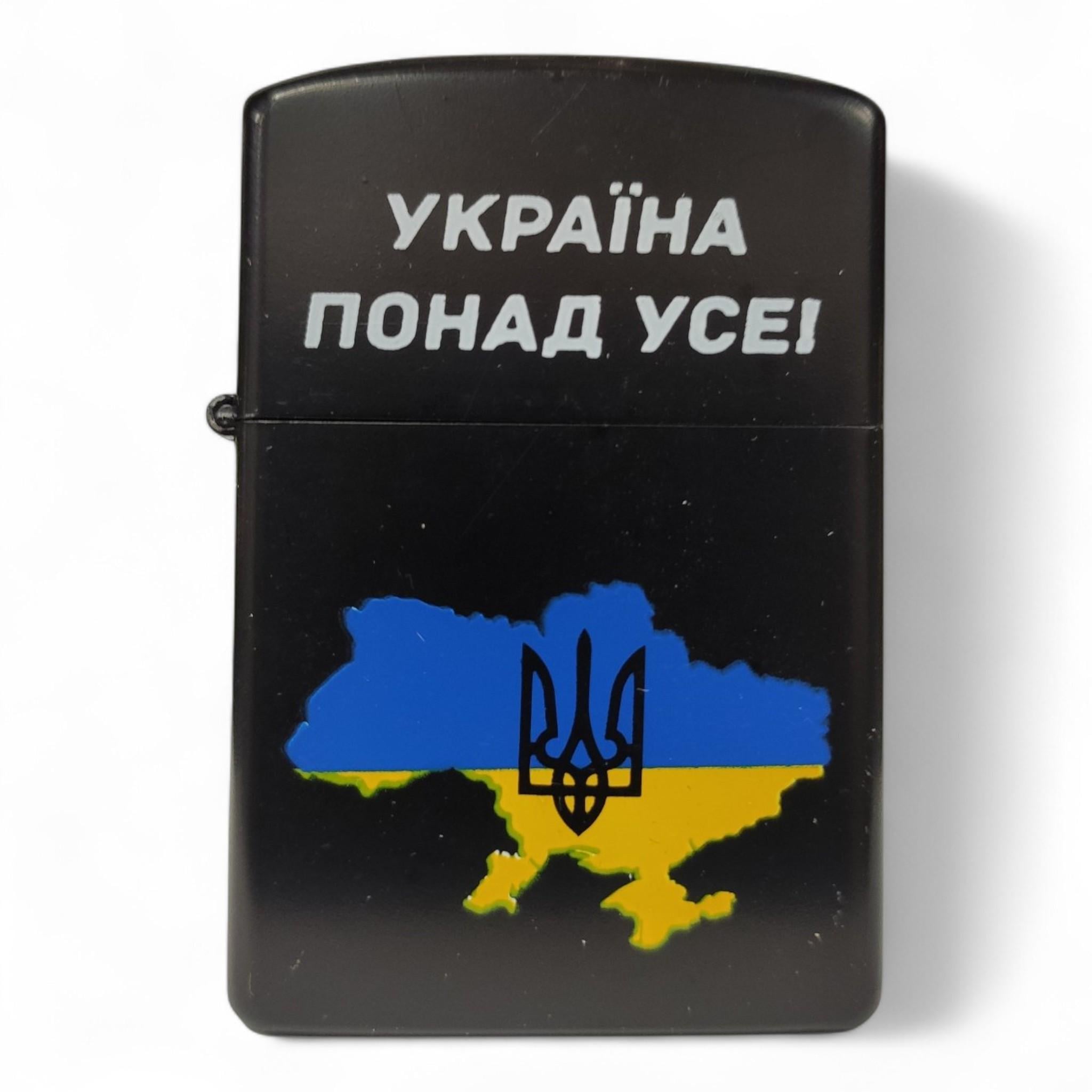 Запальничка бензинова "Україна понад усе" L-4483-3 в подарунковому пакуванні Black Matte (26070635) Запальничка бензинова "Україна понад усе" L-4483-3 в подарунковому пакуванні Black Matte (26070635)