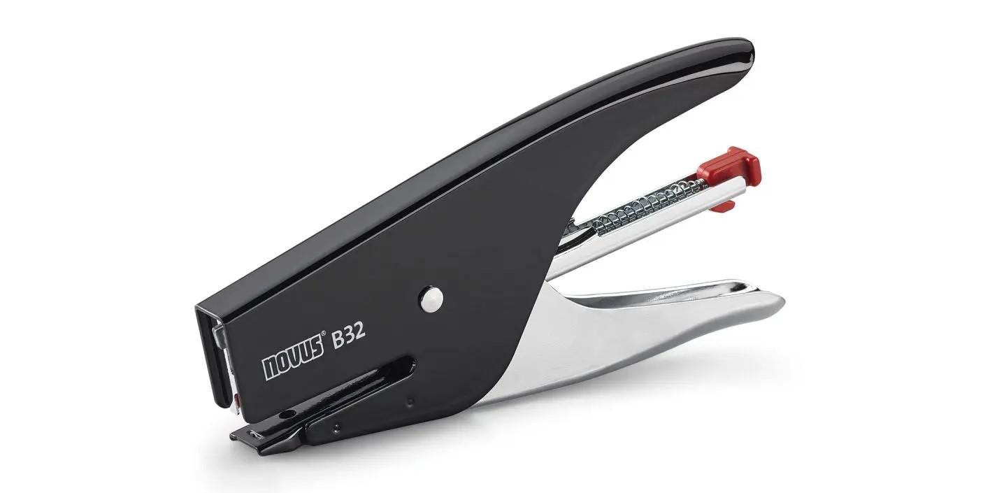 Степлер плаер Novus скобы №8/4 до 15 л Черный (021-0095)