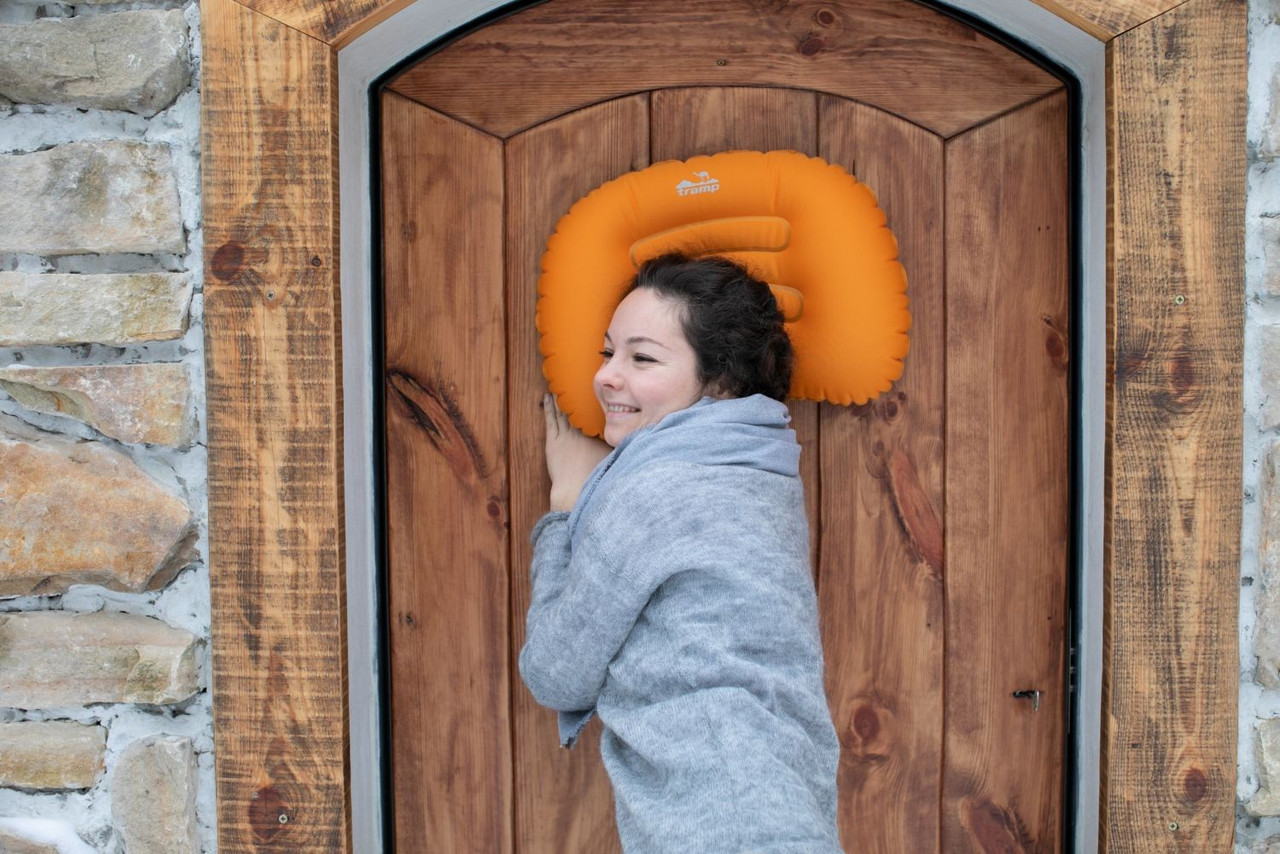 Подушка надувная Tramp под голову (TRA-159) - фото 2