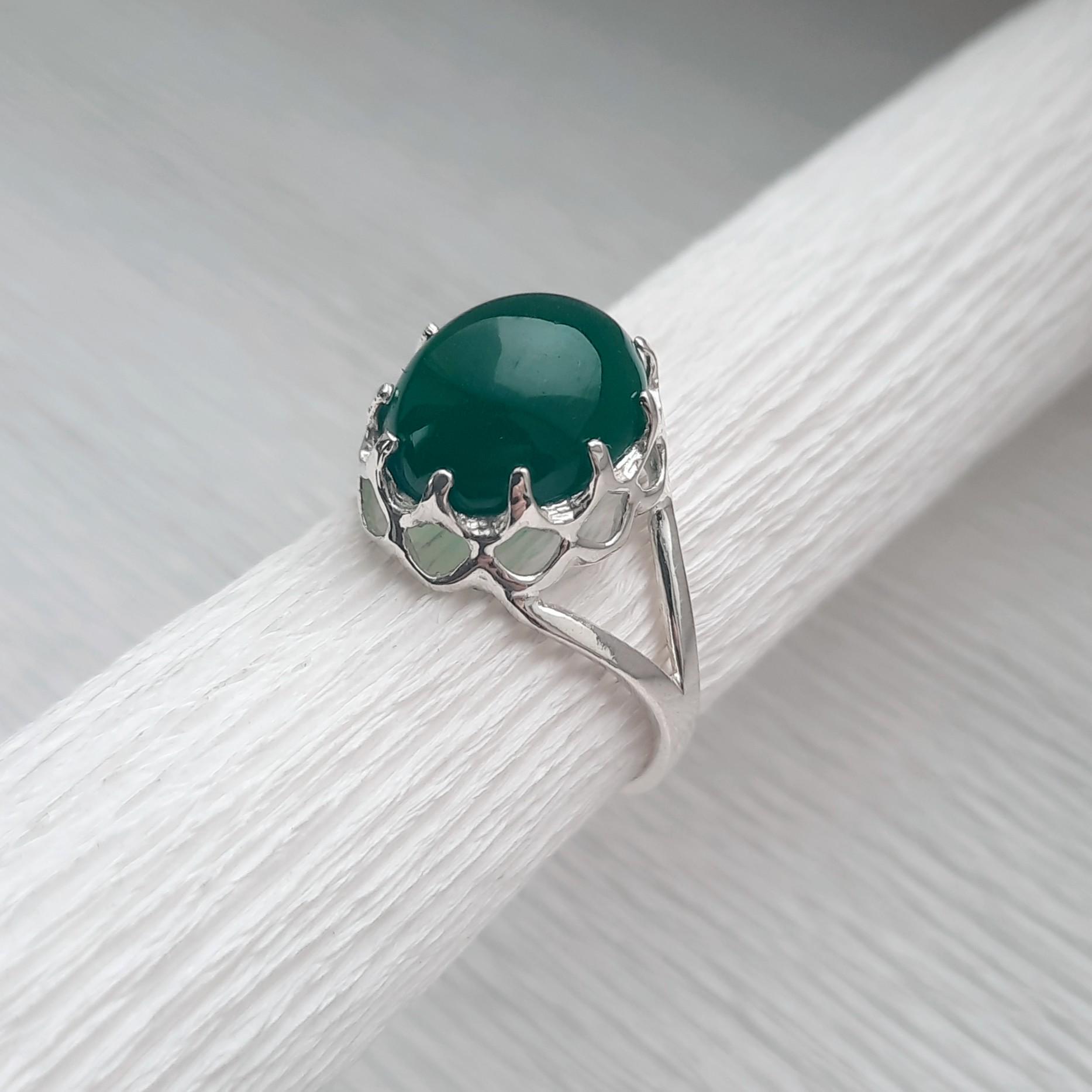 Срібна каблучка Diva з каменем жадеїт розмір 16,5 (073.3к165)