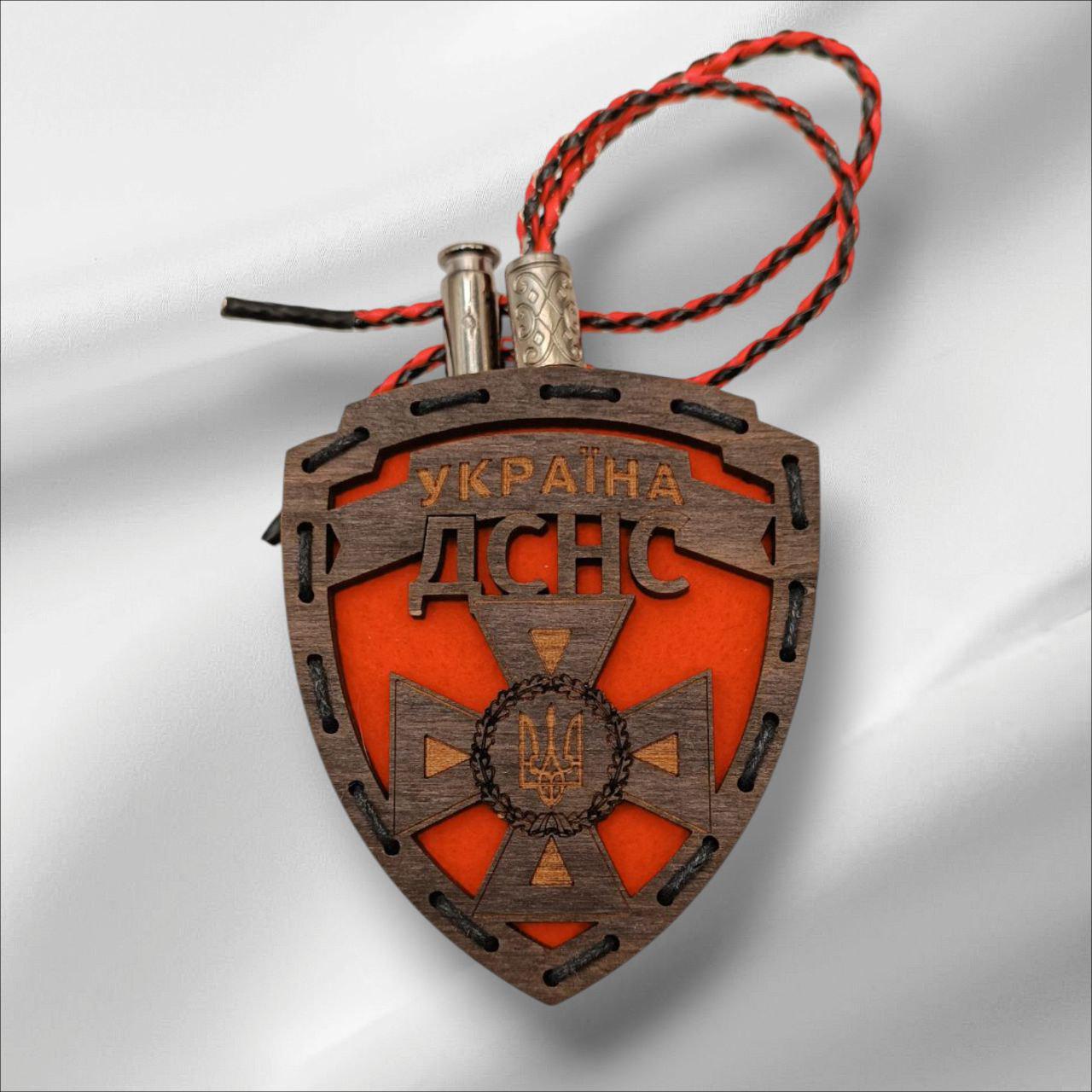 Ароматизатор для авто ГСЧС в виде шеврона из дерева/войлока и аромапарфюм 10 мл (98) Ароматизатор для авто ГСЧС в виде шеврона из дерева/войлока и аромапарфюм 10 мл (98)