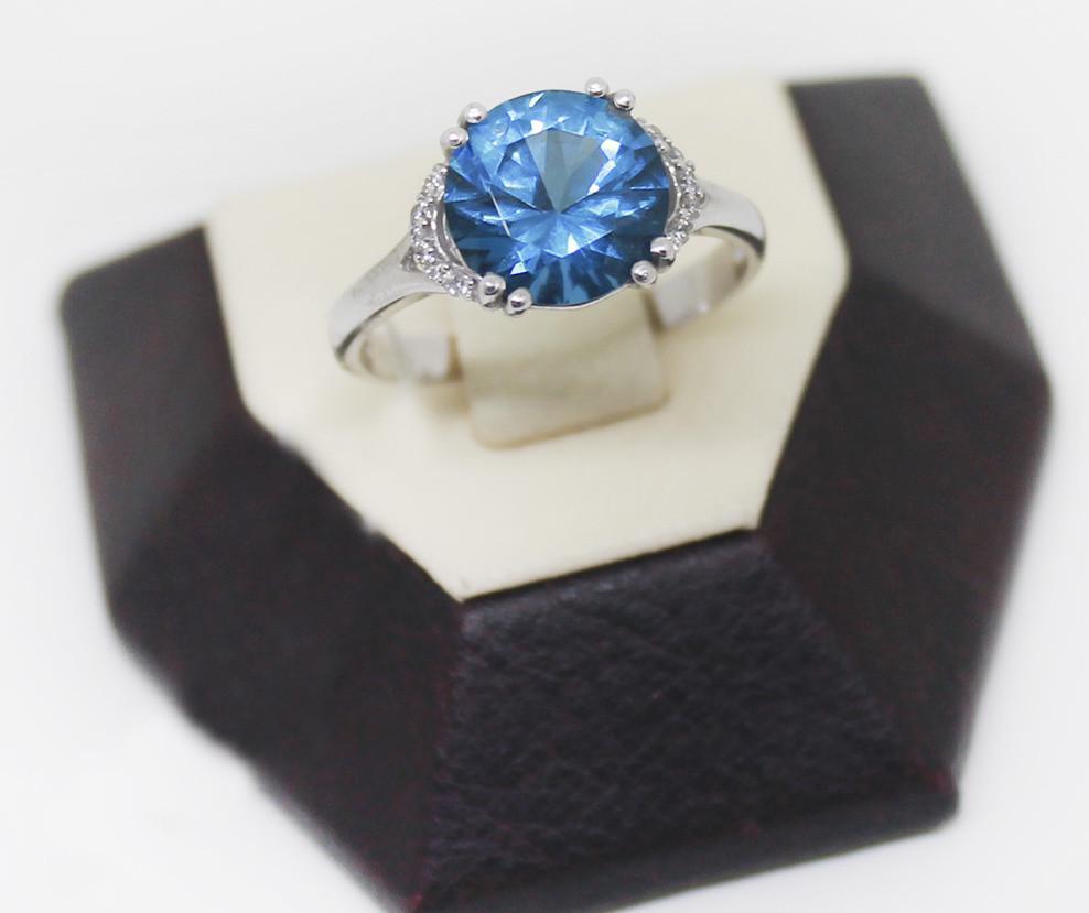 Кольцо серебряное с кварцем London blue Инжир р. 19 3,39 г (984418624)