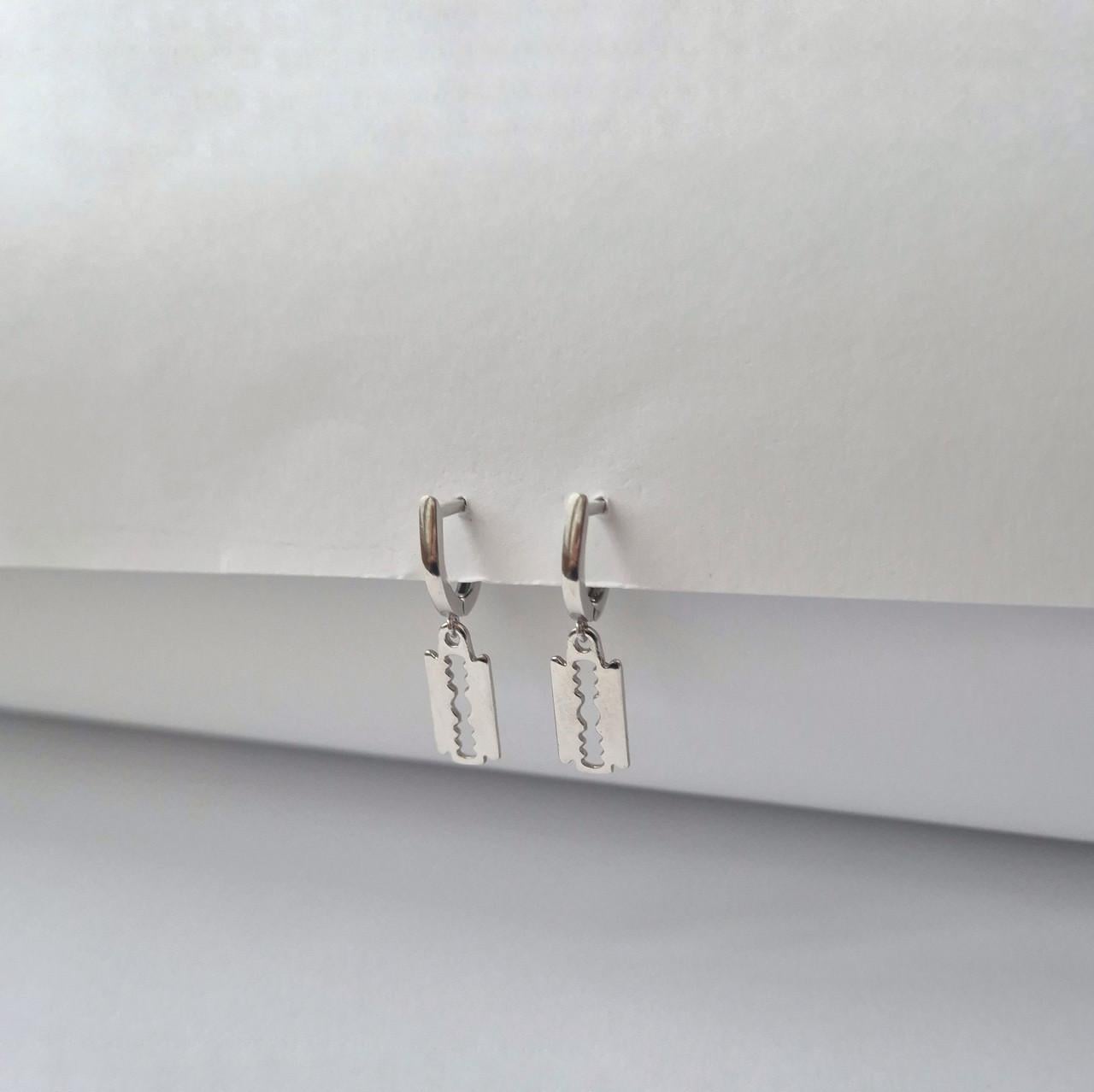 Сережки без каменів з підвіскою леза срібло 925 проби родоване 2,60 г (2448r) - фото 5