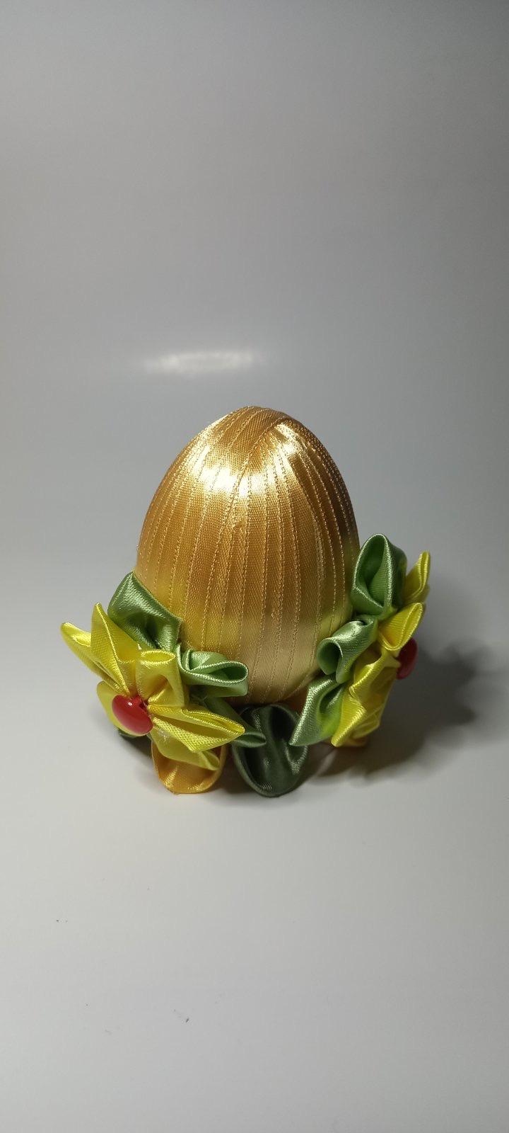 Пасхальное яйцо ручной работы в технике квиллинг Золотой (6846490)