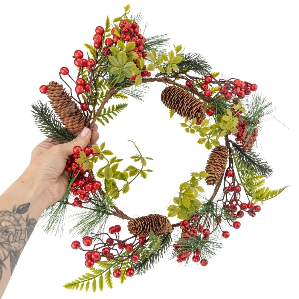 Новорічний ягідний вінок для декору з листям і шишками Зелений (147-81-024NT/red) - фото 3 Новорічний ягідний вінок для декору з листям і шишками Зелений (147-81-024NT/red) - фото 3