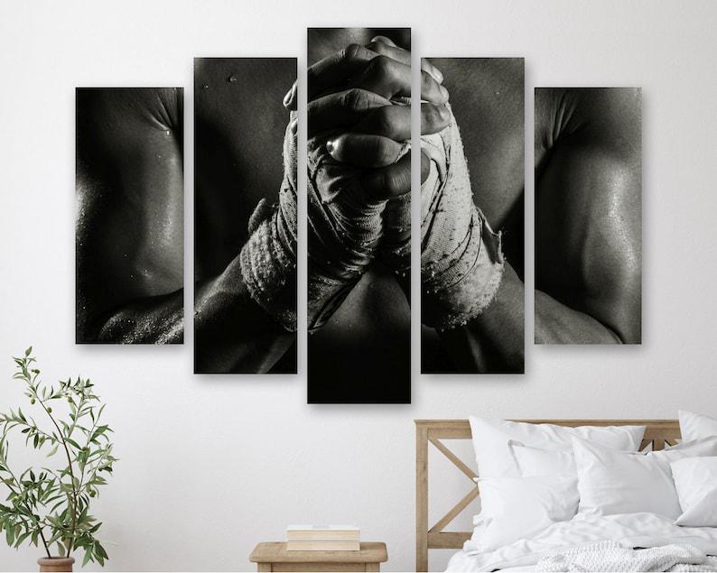 Модульная картина на холсте из пяти частей KIL Art Руки бойца 112x68 см (M51_M_39) Модульная картина на холсте из пяти частей KIL Art Руки бойца 112x68 см (M51_M_39)