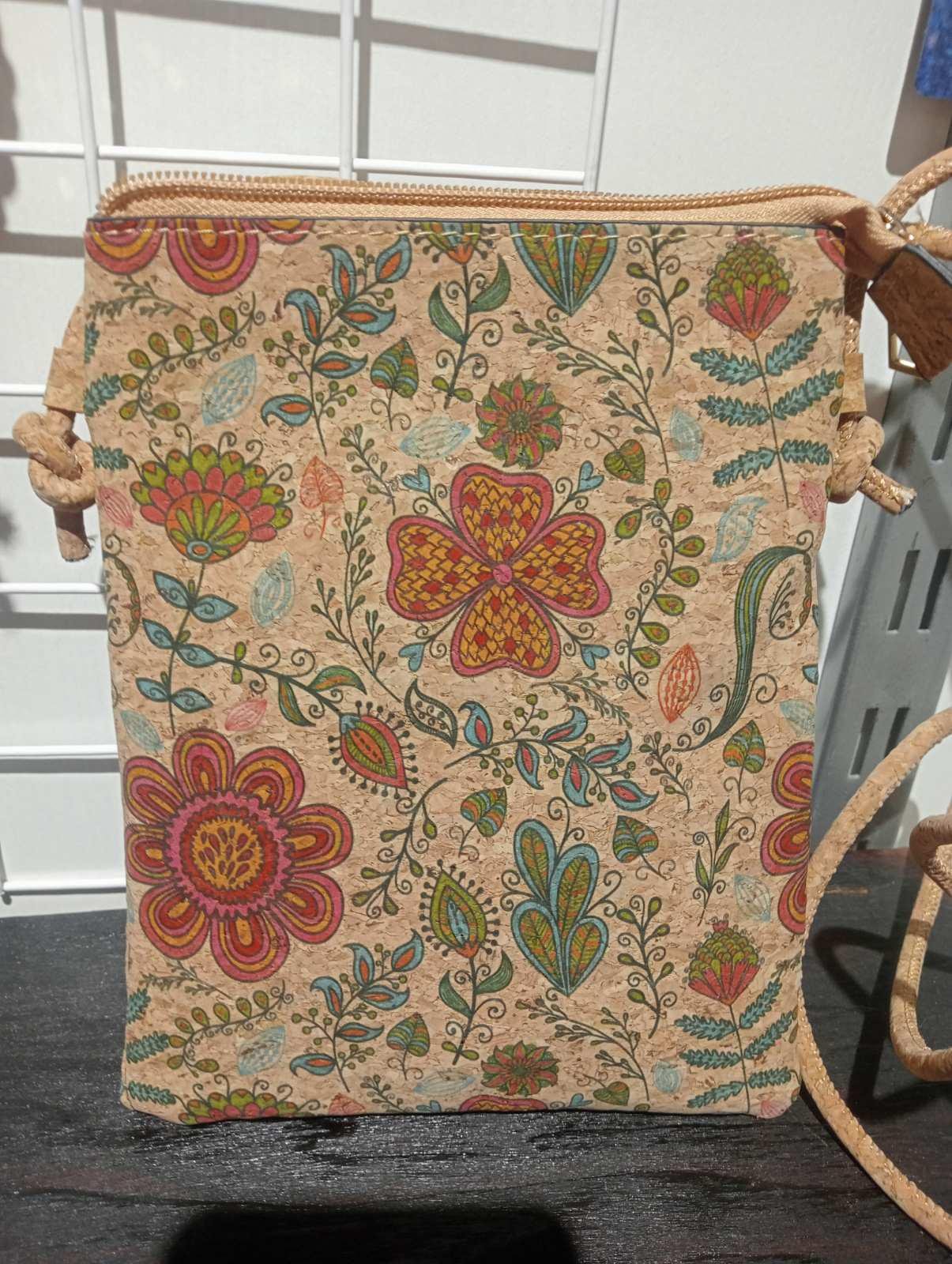 Сумка жіноча крос-боді з пресованого коркового матеріалу з квітковим принтом (00144)