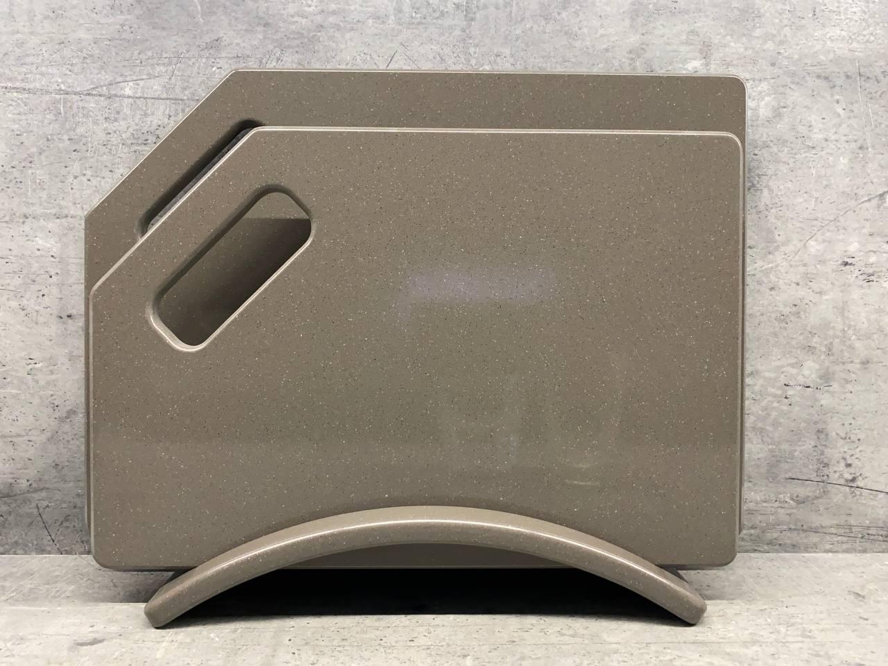 Набір дощок кухонних Ashmud зі штучного каменю на підставці 2 шт. (224) Набір дощок кухонних Ashmud зі штучного каменю на підставці 2 шт. (224)