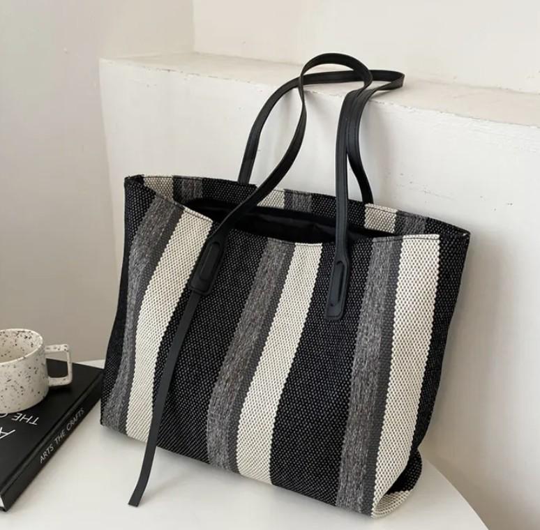 Женская сумка-тоут в полоску 26х33х15 см Черный (11434) - фото 2 Женская сумка-тоут в полоску 26х33х15 см Черный (11434) - фото 2