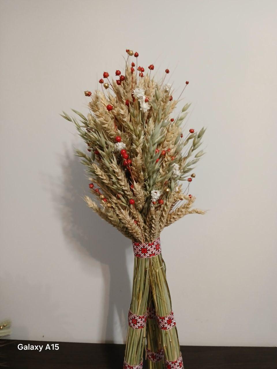 Дидух рождественский из колосья пшеницы/льна и овса на трех ножках 50-55 см с лентой вышиванкой Красный (2822762528) - фото 2 Дидух рождественский из колосья пшеницы/льна и овса на трех ножках 50-55 см с лентой вышиванкой Красный (2822762528) - фото 2