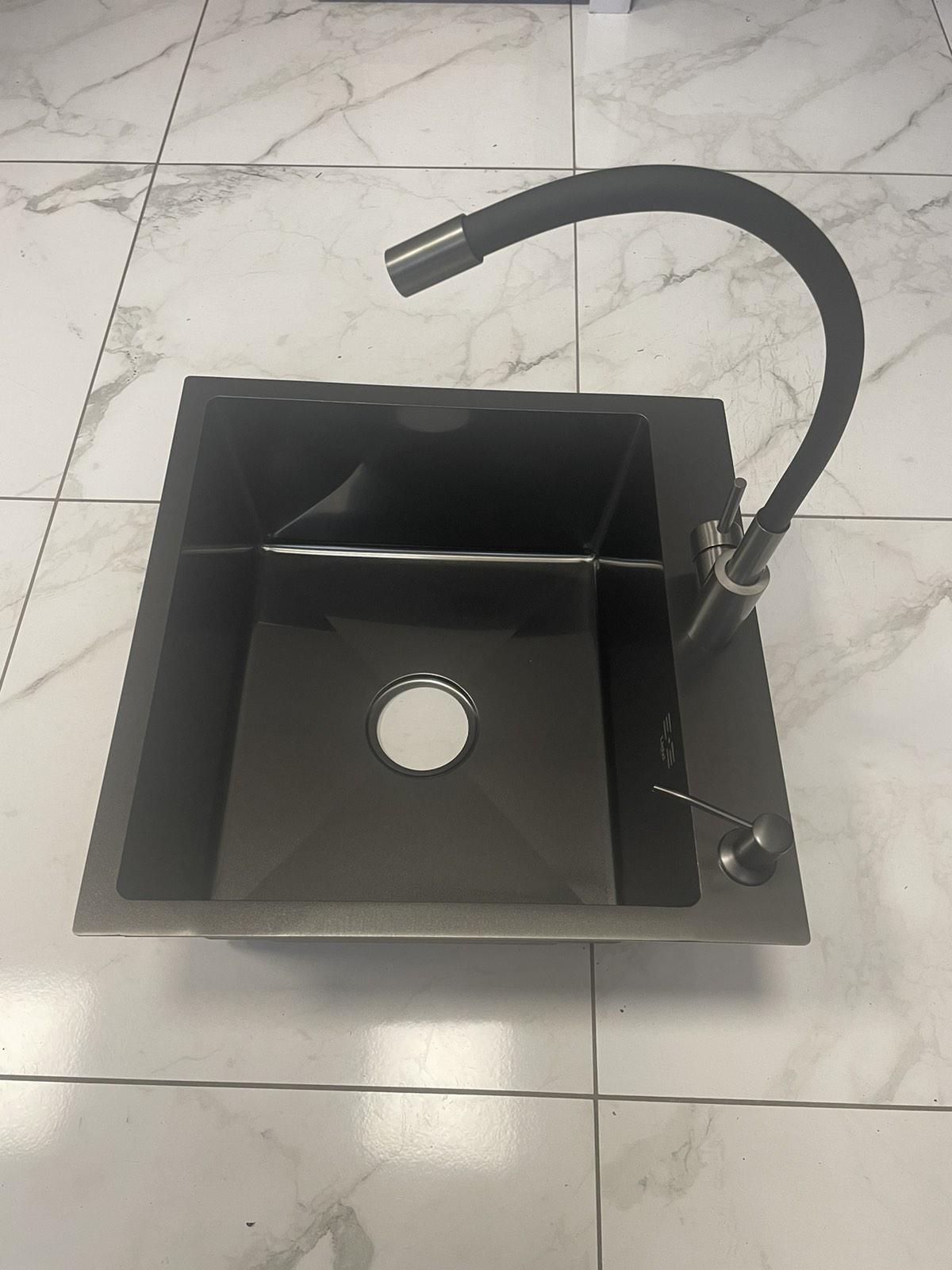 Мойка кухонная Lidz 5050 Черный/смеситель для кухни Kraft гибкий Черный - фото 3 Мойка кухонная Lidz 5050 Черный/смеситель для кухни Kraft гибкий Черный - фото 3