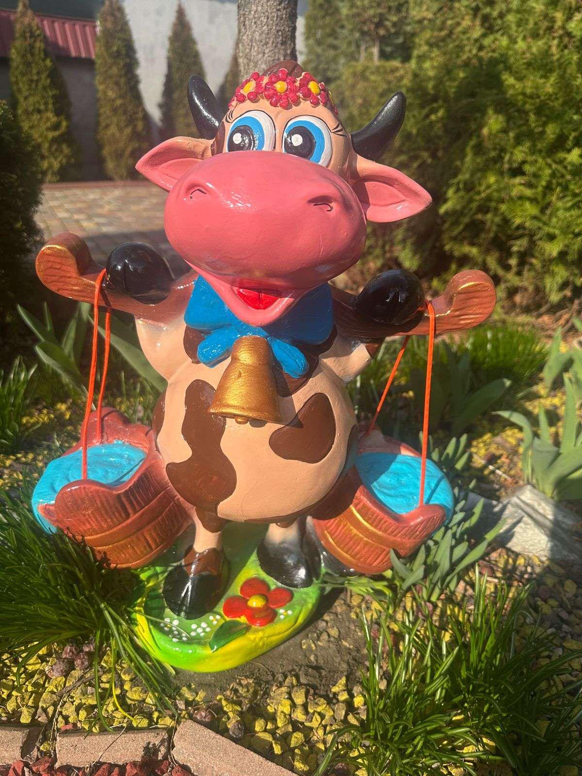 Фигура садовая Корова с ведрами гипс Коричневый