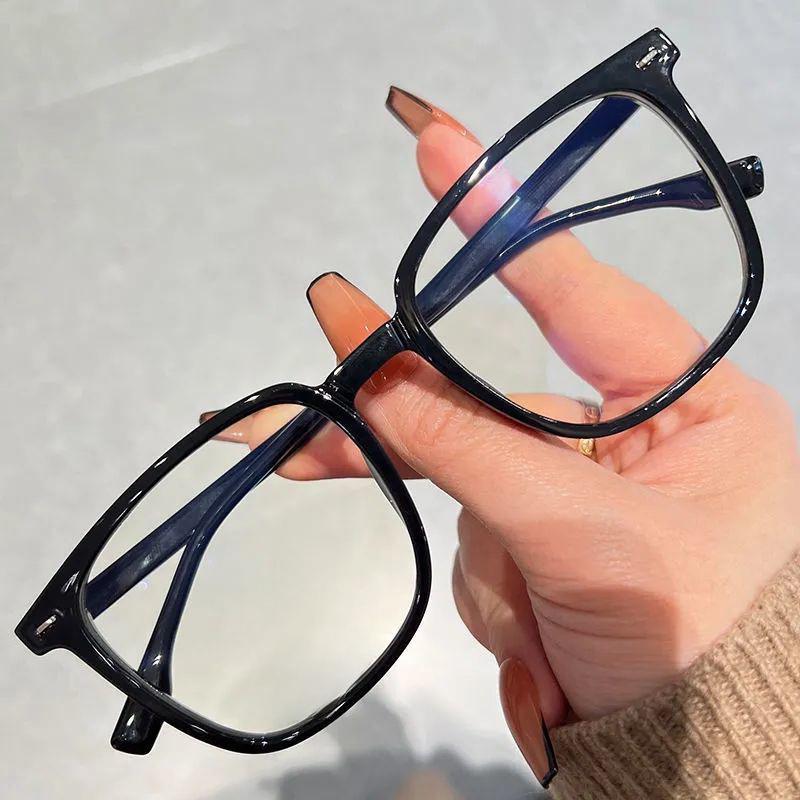 Сонцезахисні окуляри-хамелеони фотохромні із захистом від синього світла прямокутні Чорний (A9778) - фото 3 Сонцезахисні окуляри-хамелеони фотохромні із захистом від синього світла прямокутні Чорний (A9778) - фото 3