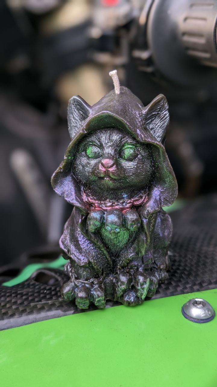 Свеча восковая Котик ведьмак