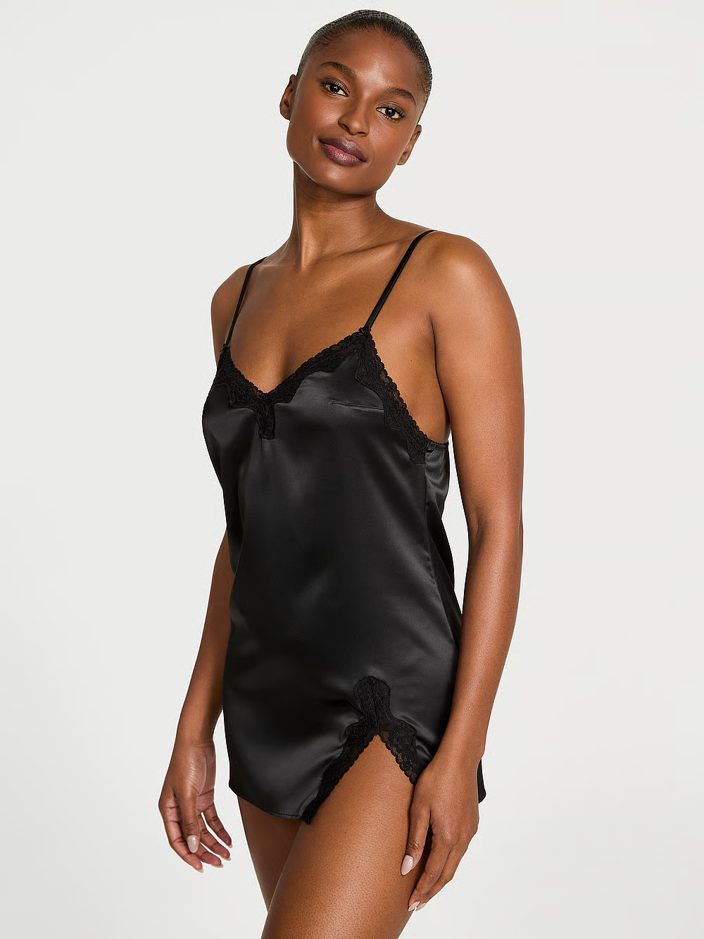 Сукня для сну Victoria's Secret Tease Satin Lace-Trim Mini Slip сатин М Чорний (27040196)