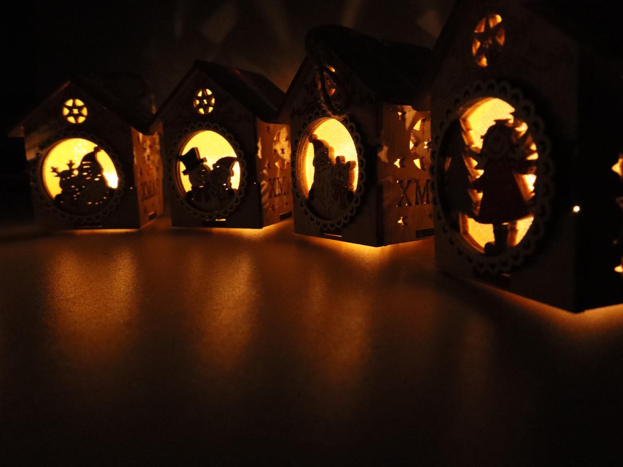 Игрушка новогодняя на елку Домик с Сантой и фонариком из дерева (1301583686) - фото 2