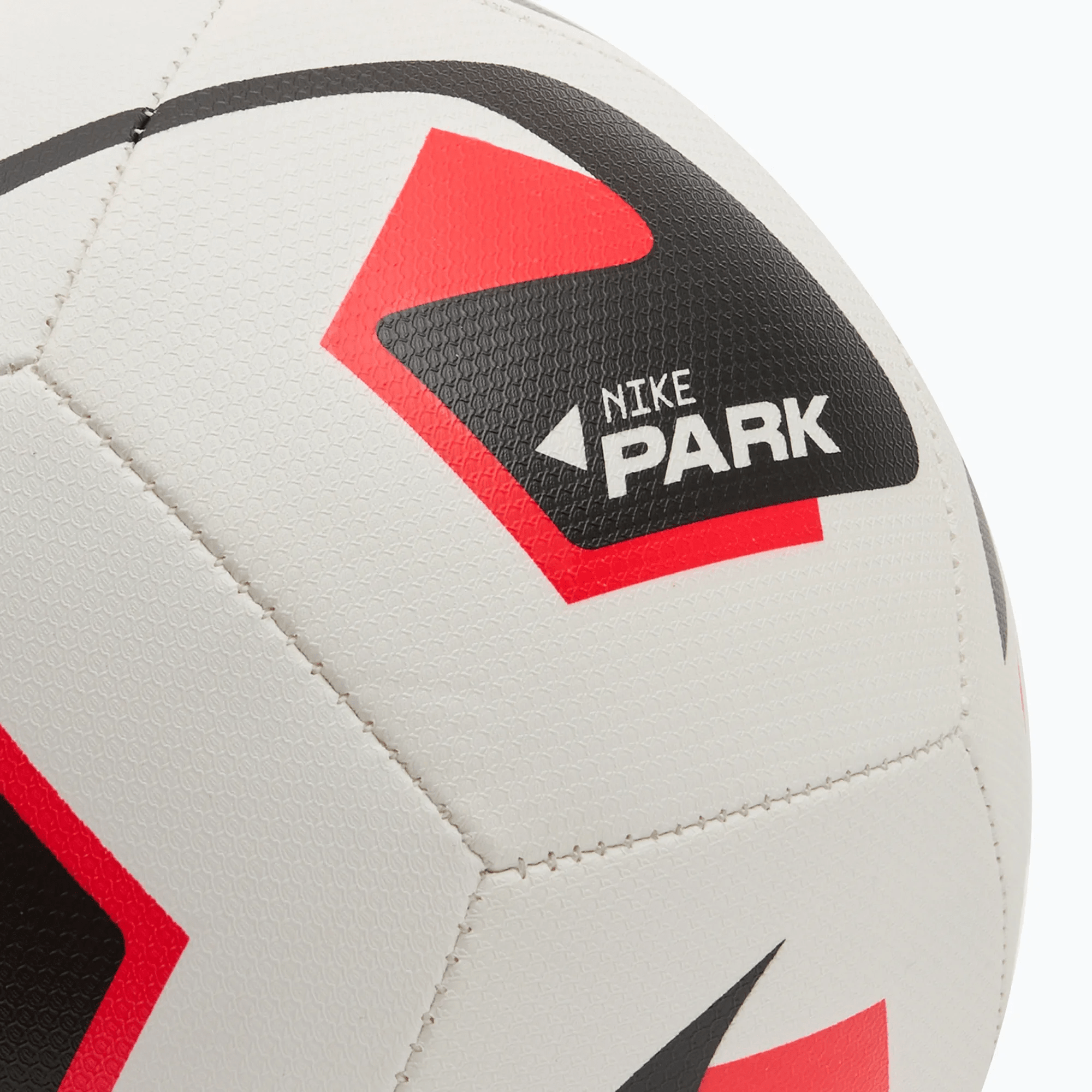 Футбольний м'яч Nike Park Team 2.0 р. 5 (FZ7551N06-100) - фото 2 Футбольний м'яч Nike Park Team 2.0 р. 5 (FZ7551N06-100) - фото 2