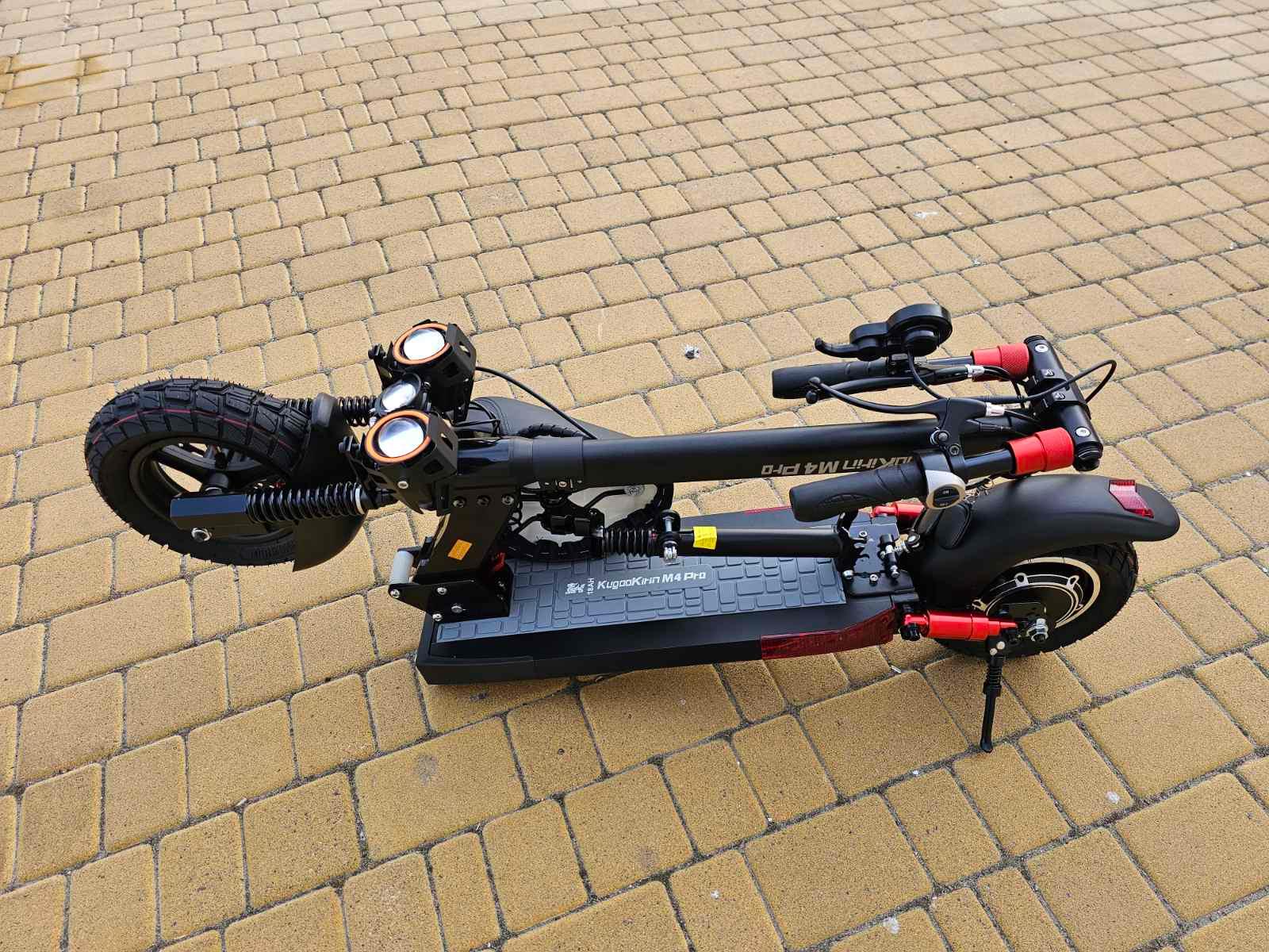 Электросамокат с сиденьем KugooKirin M4 PRO 1000 W/18 Ah 2025 +3 фары - фото 14 Электросамокат с сиденьем KugooKirin M4 PRO 1000 W/18 Ah 2025 +3 фары - фото 14