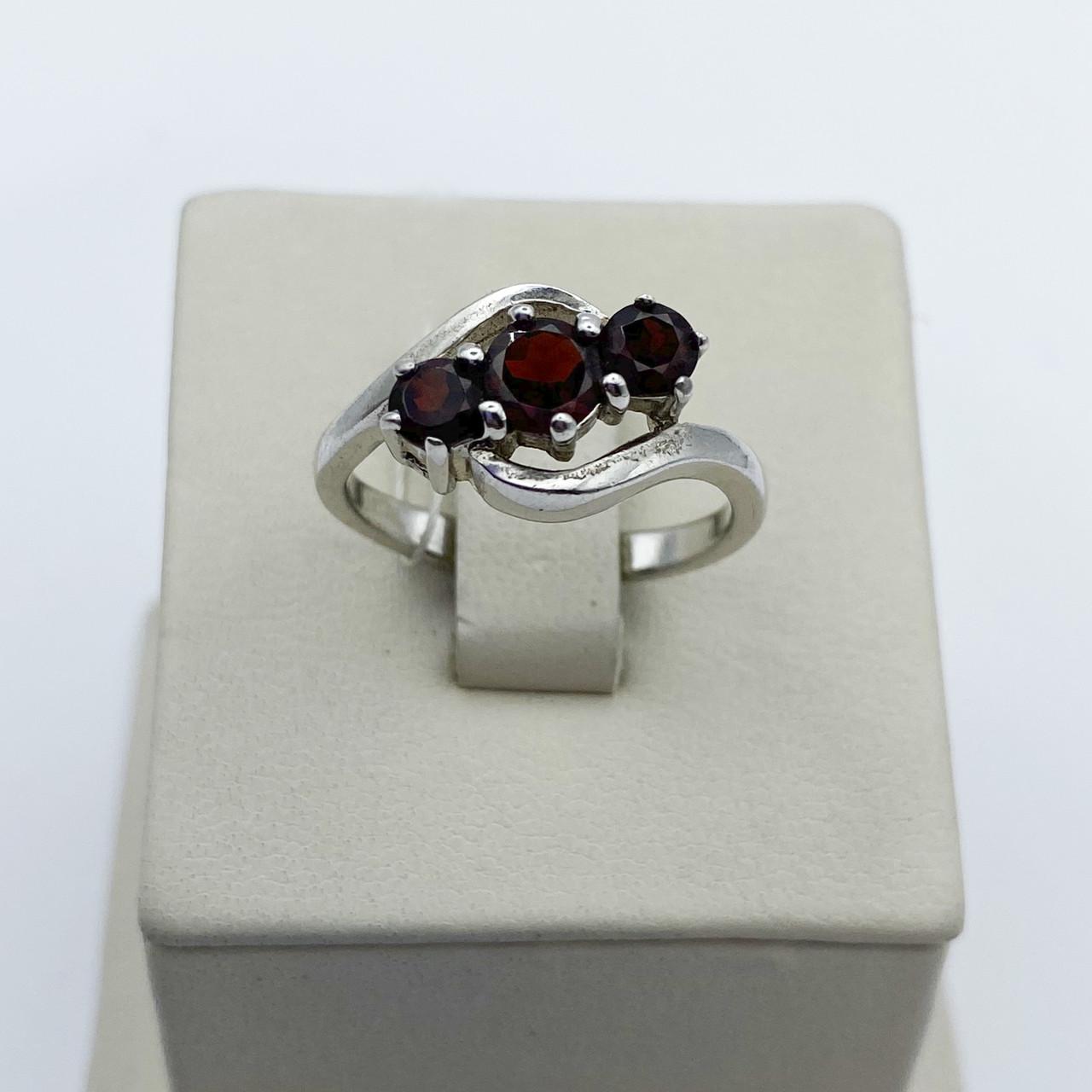 Кольцо серебряное с гранатом р. 18 3,82 г (1988191266)