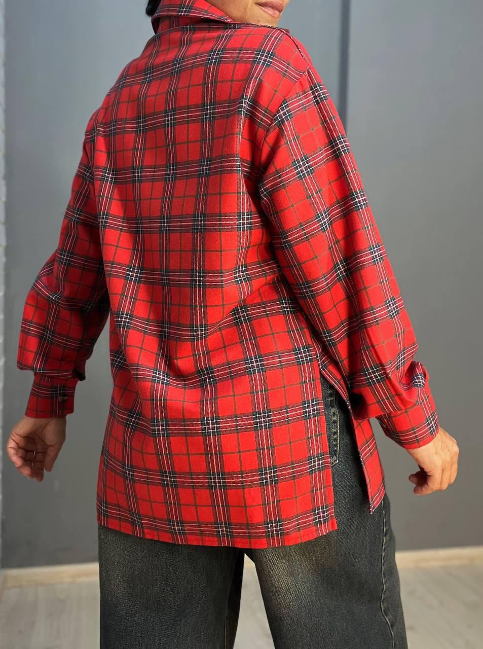 Сорочка жіноча Ariadna 8052 картата оверсайз розрізи по боках OS Червоний (2609) - фото 3 Сорочка жіноча Ariadna 8052 картата оверсайз розрізи по боках OS Червоний (2609) - фото 3