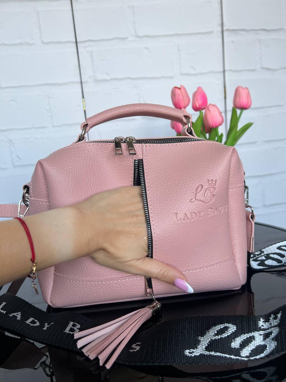 Сумка кросс боди через плечо из экокожи женская вместительная с широким ремнем Пудра - фото 5 Сумка кросс боди через плечо из экокожи женская вместительная с широким ремнем Пудра - фото 5