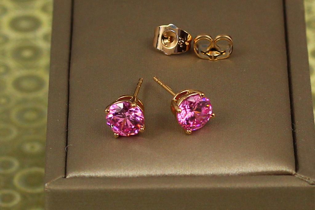 Серьги гвоздики Xuping Jewelry с розовым камнем на четыре крепежа 7 мм Золотистый (2351714300)
