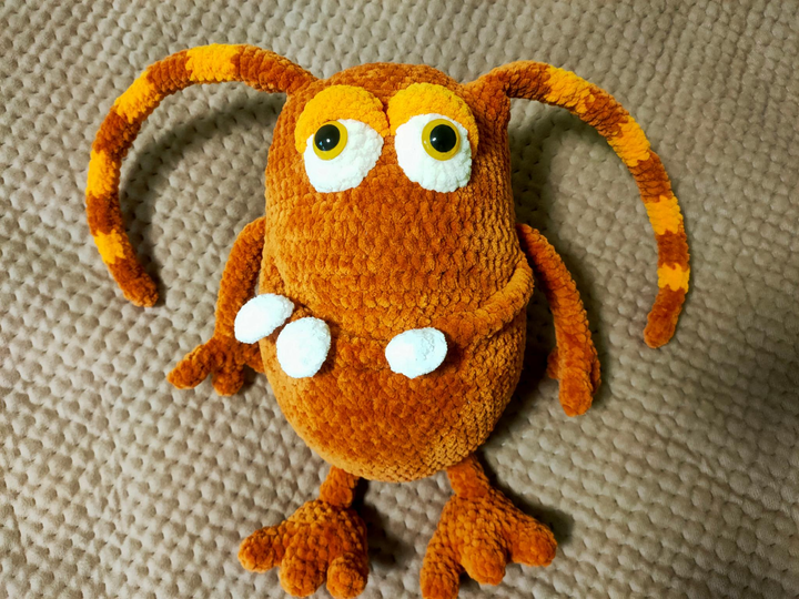 Игрушка мягкая вязаная яркий Монстр ручная работа