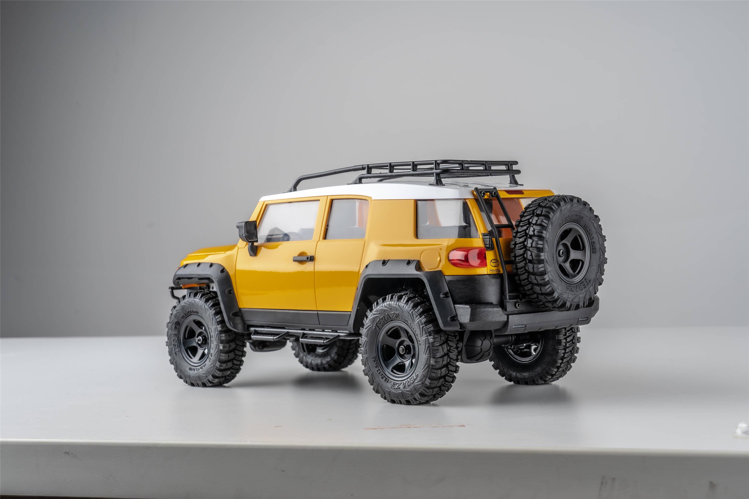 Машинка на радиоуправлении FMS 1:18 FJ Cruiser RTR Yellow - фото 22 Машинка на радиоуправлении FMS 1:18 FJ Cruiser RTR Yellow - фото 22