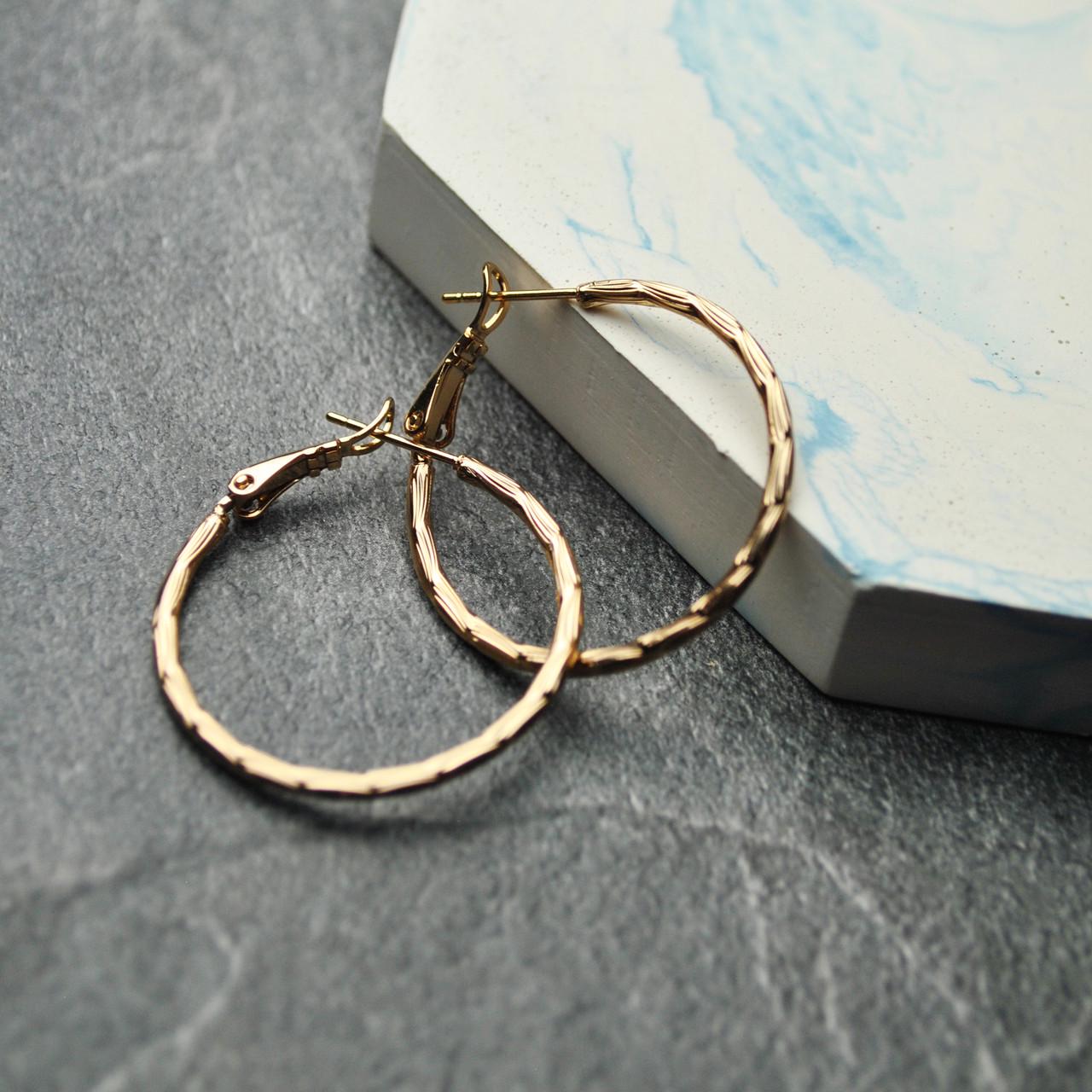 Сережки кільця з візерунком медична сталь позолота 3 см (x176-2)