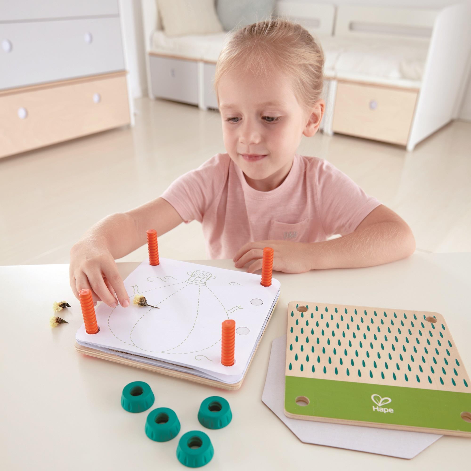 Прес для квітів Hape Nature Fun Гербарій з фарбами (E5574) - фото 2 Прес для квітів Hape Nature Fun Гербарій з фарбами (E5574) - фото 2