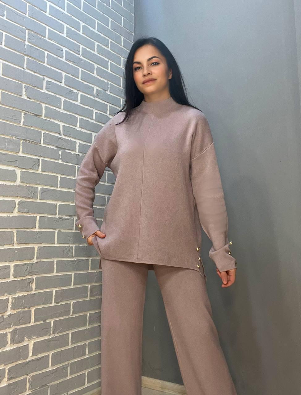 Костюм женский De Red 77029 вязка брюки со свитером OS Пудровый (3159) - фото 8 Костюм женский De Red 77029 вязка брюки со свитером OS Пудровый (3159) - фото 8