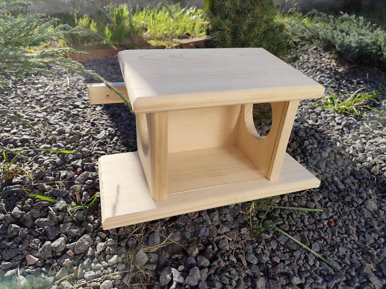 Кормушка для белок Гостинец из древесины без краски 35х20х16 см - фото 2 Кормушка для белок Гостинец из древесины без краски 35х20х16 см - фото 2