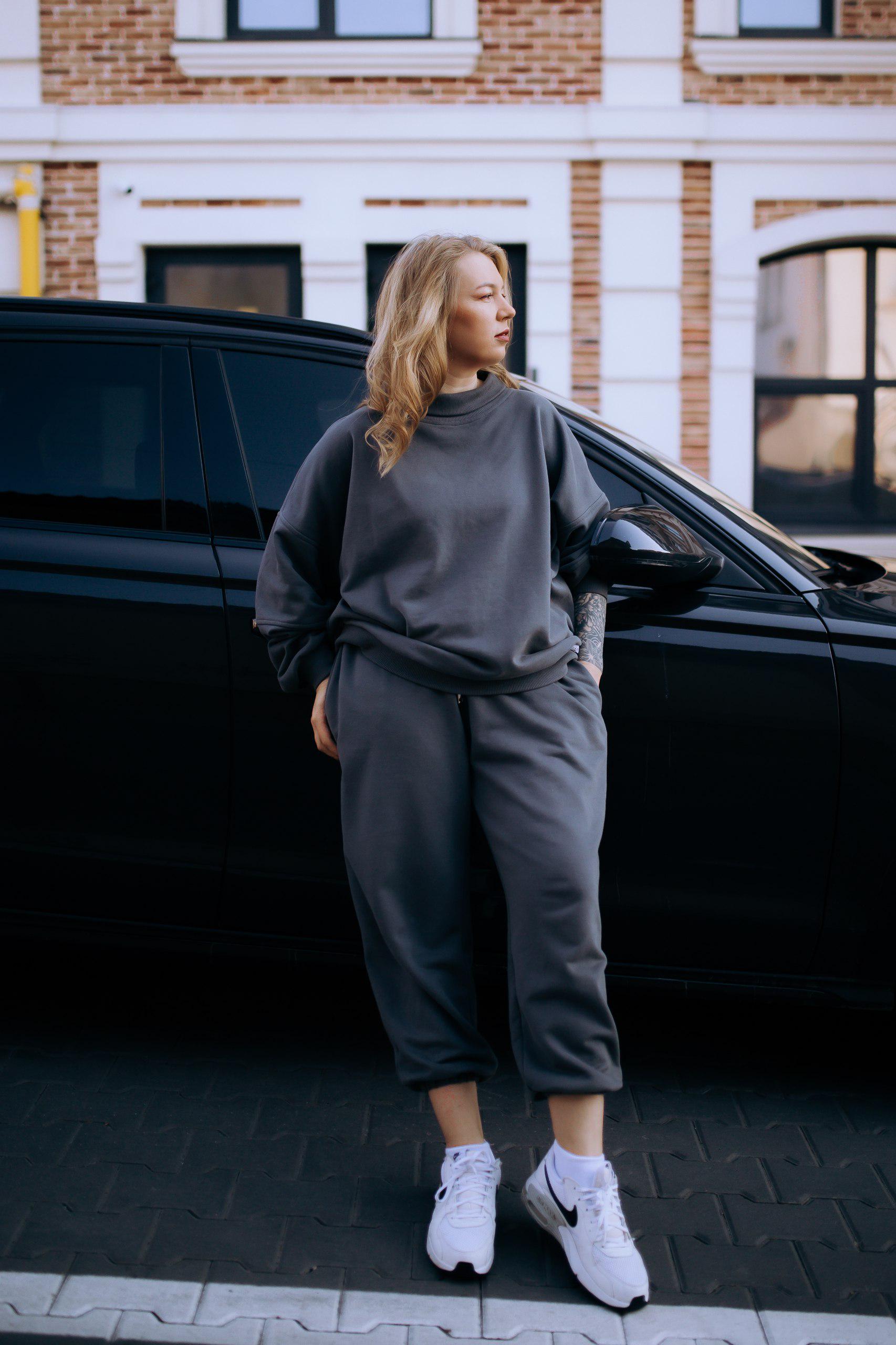 Костюм жіночий демісезонний оверсайз Lookeriya зі світшотом і джогерами One Size Графіт (31727776)