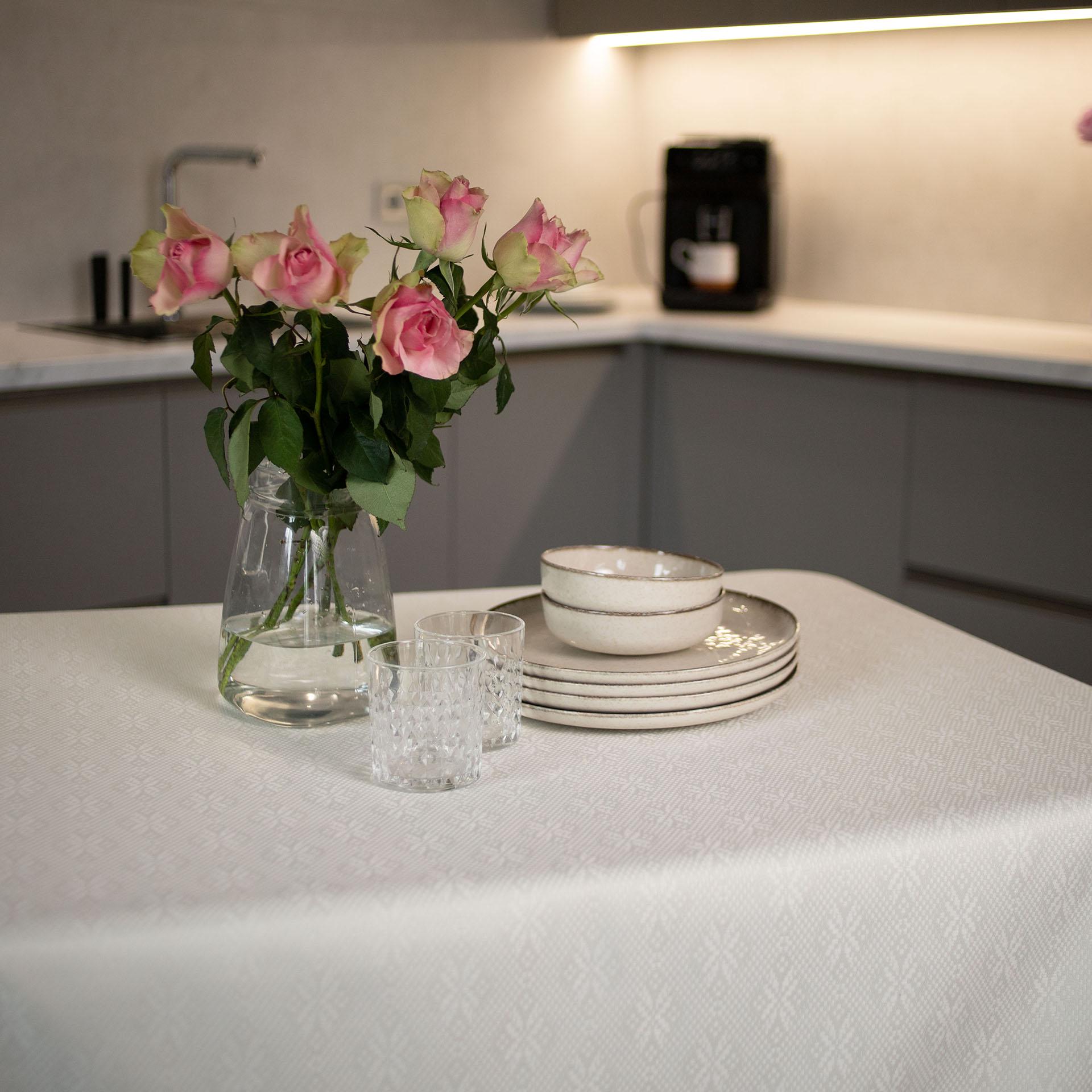 Скатерть Едельвіка Айвенго 1,80x1,40 м Молочный (368-23/00milk)