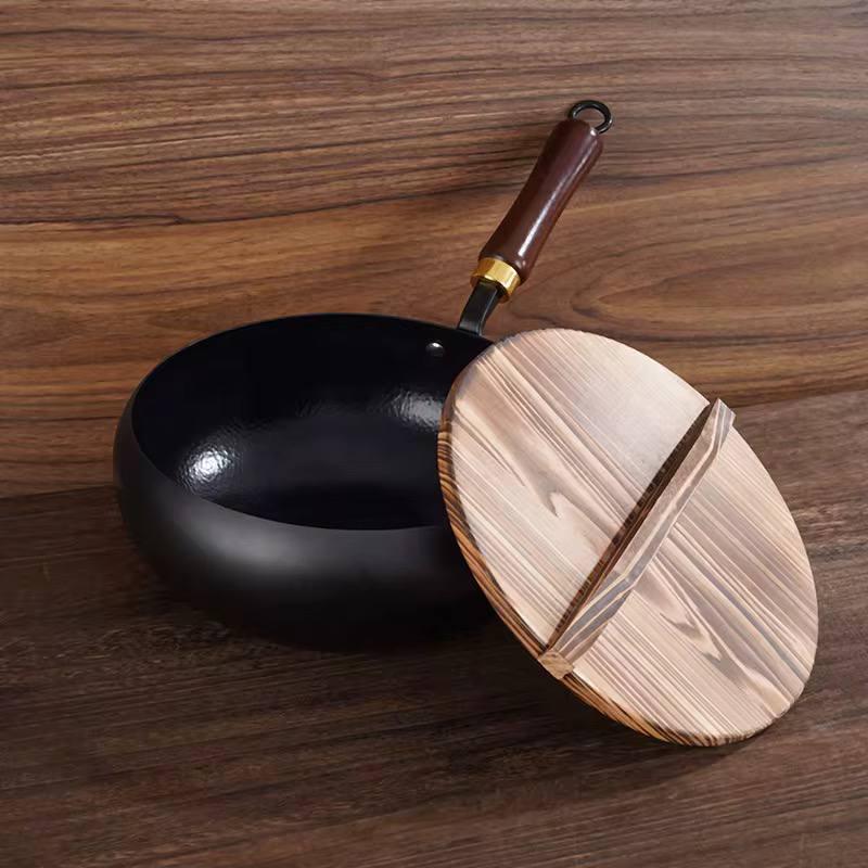 Сковорода-кастрюля глубокая с деревянной крышкой 25 см Сковорода-кастрюля глубокая с деревянной крышкой 25 см