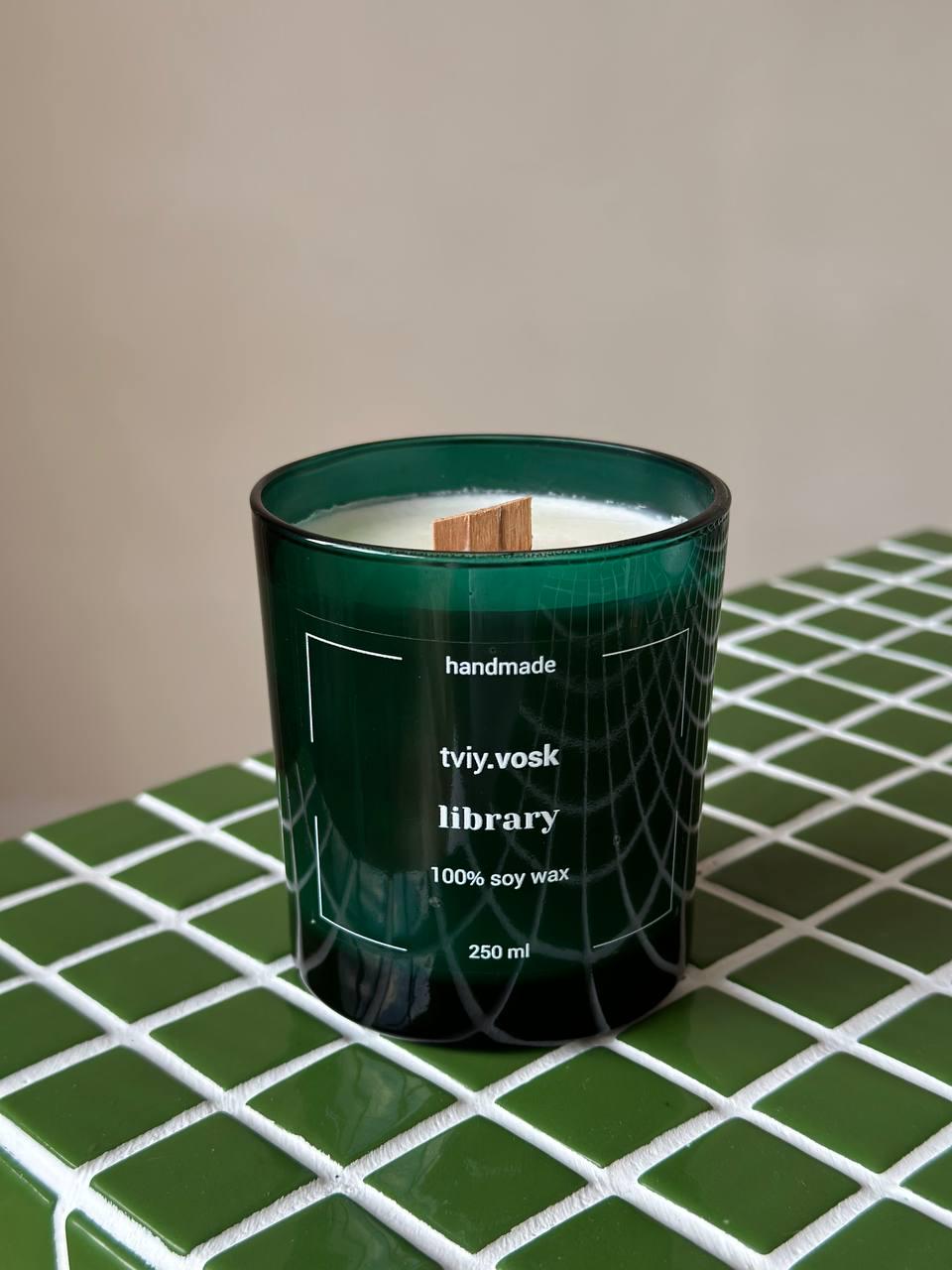 Ароматическая соевая свеча Library