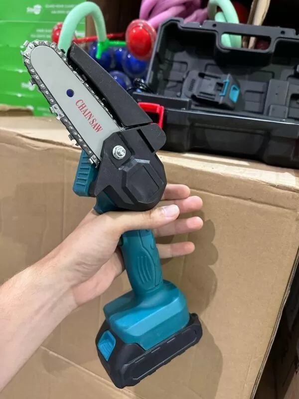 Акумуляторна ланцюгова пилка Supretto з двома акумуляторами в кейсі (SUPR945) - фото 2 Акумуляторна ланцюгова пилка Supretto з двома акумуляторами в кейсі (SUPR945) - фото 2