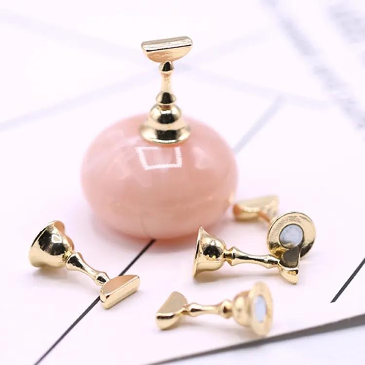 Стенд магнітний OITTO для навчання та демонстрації нейл-арту з 5 насадками Рожевий (13709850) - фото 2 Стенд магнітний OITTO для навчання та демонстрації нейл-арту з 5 насадками Рожевий (13709850) - фото 2