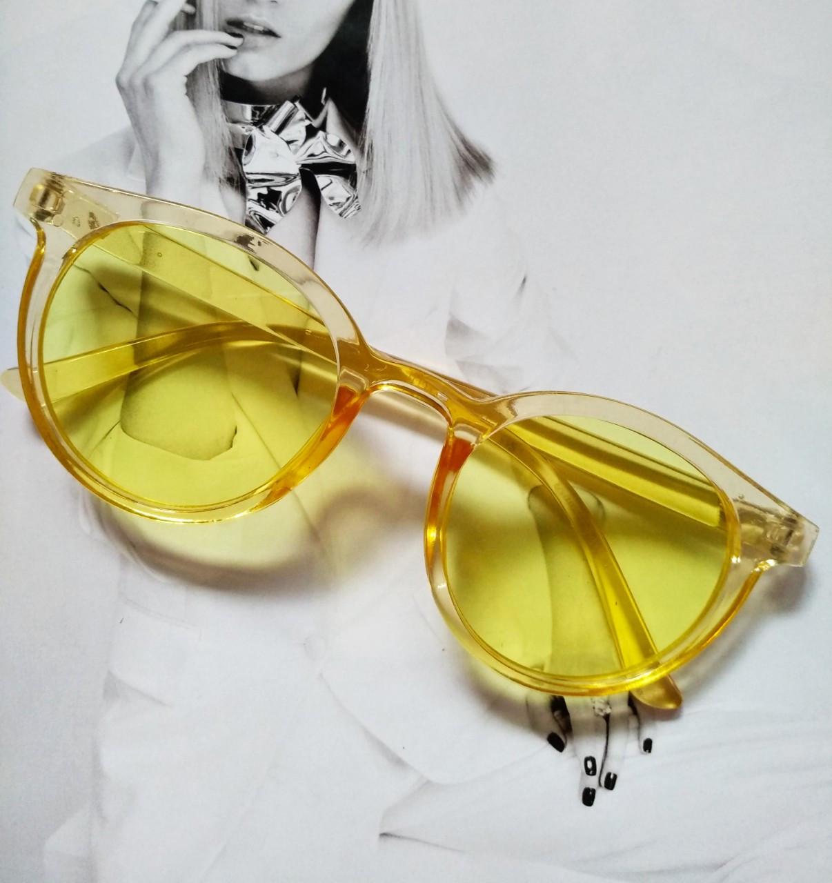 Сонцезахисні окуляри стильні в кольоровій оправі Жовтий